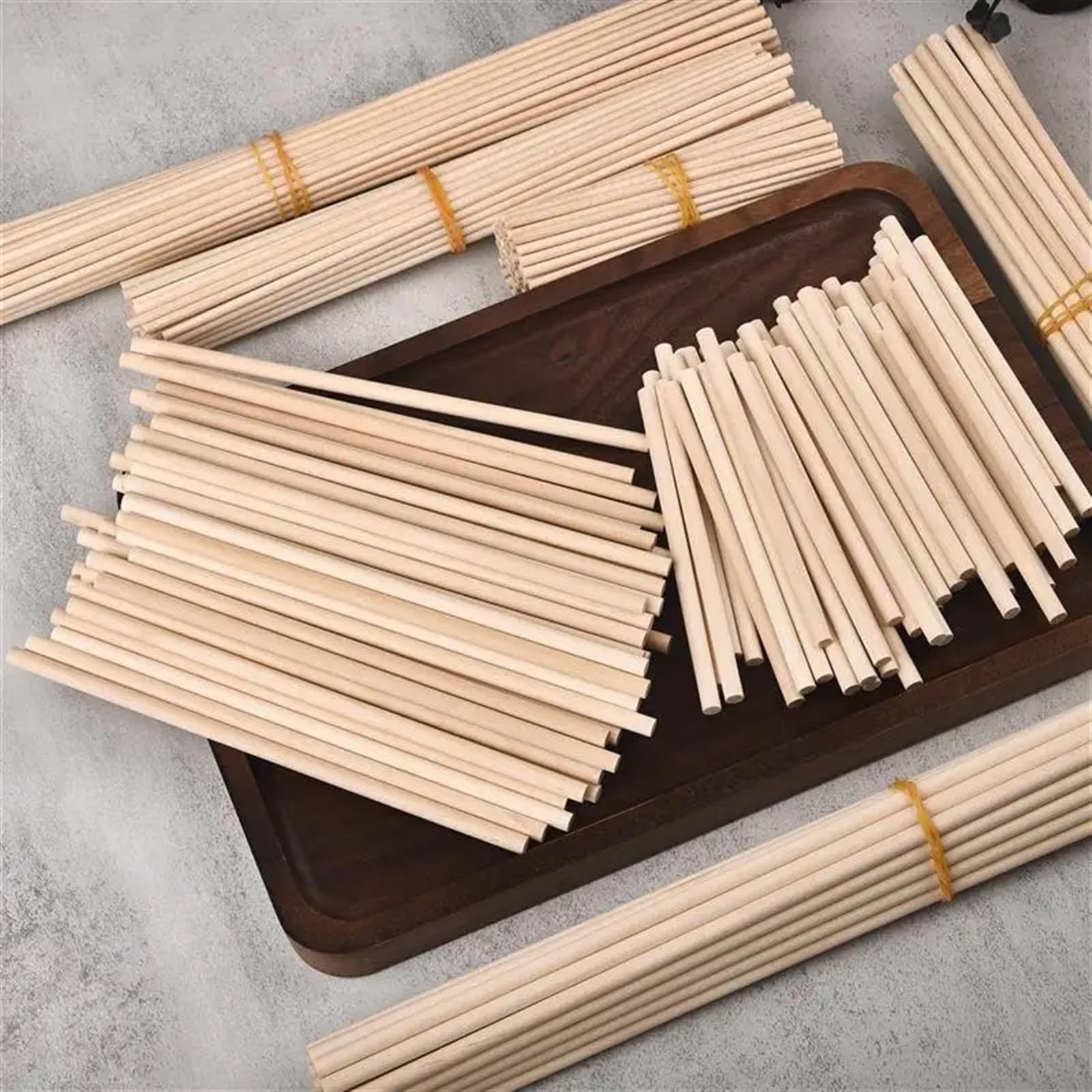 Palos de Madera Hechos a Mano, Palillo Redondo de Madera for Manualidades, Helados y maquetas Pasteles. Herramienta carpintería for Bricolaje(3x300mm 50 pcs)