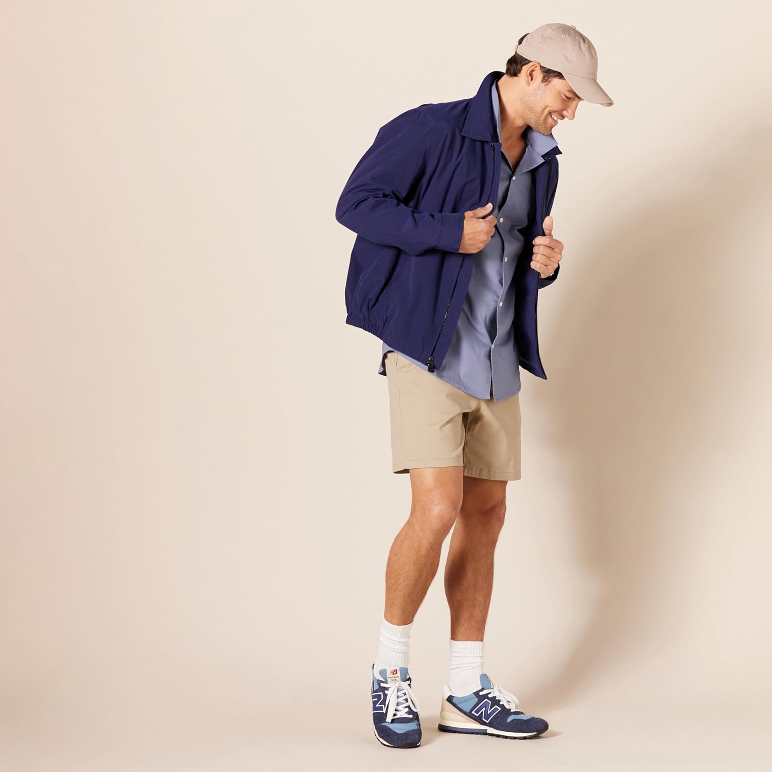 Amazon Essentials Men's Classic-Fit 7" Comfort Stretch Chino Shorts - Image 4