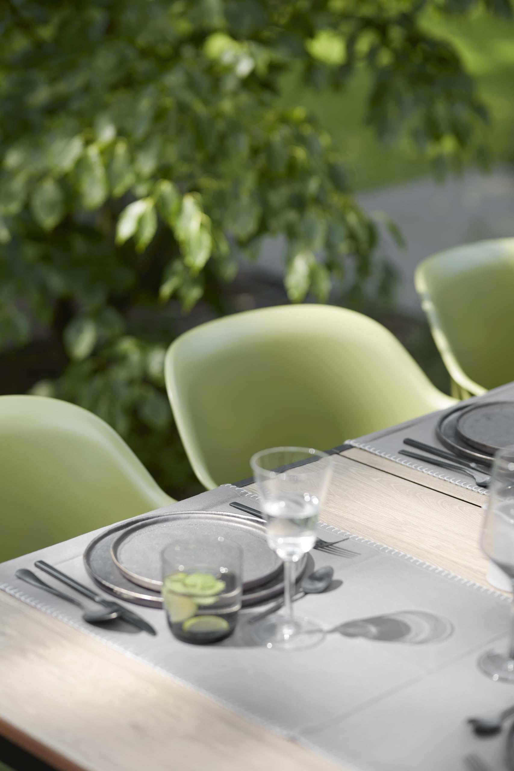 Keter Porto Tavolo da Pranzo Esterno per Giardino e Terrazza, 200x95x75H cm, Adatto per 8 Persone, Piano in Finitura Effetto Legno, Struttura in Metallo Grafite