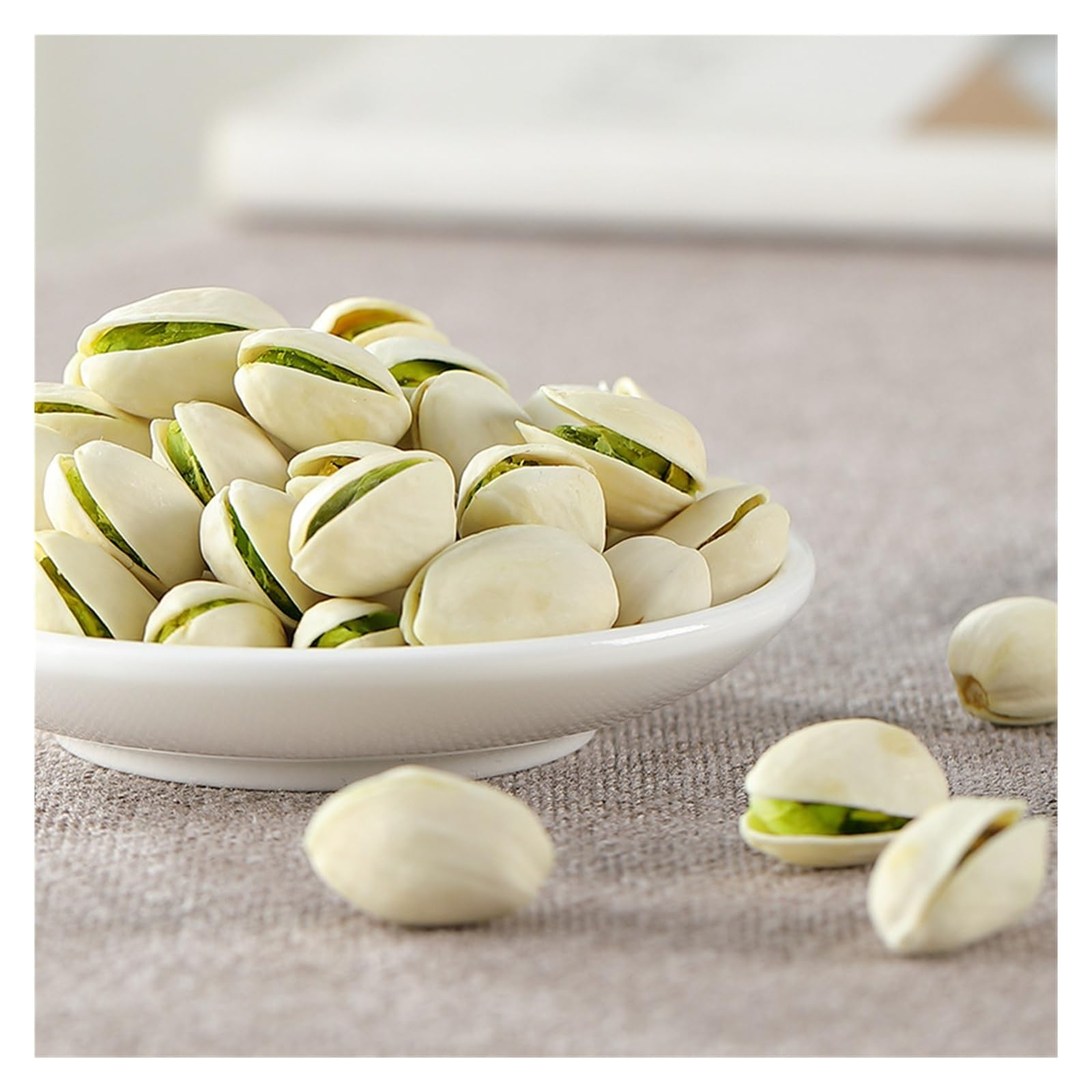 108 g di pistacchi, sgusciati naturalmente e aperti, con granelli carnosi, verde smeraldo, croccanti e fragranti(4bag)