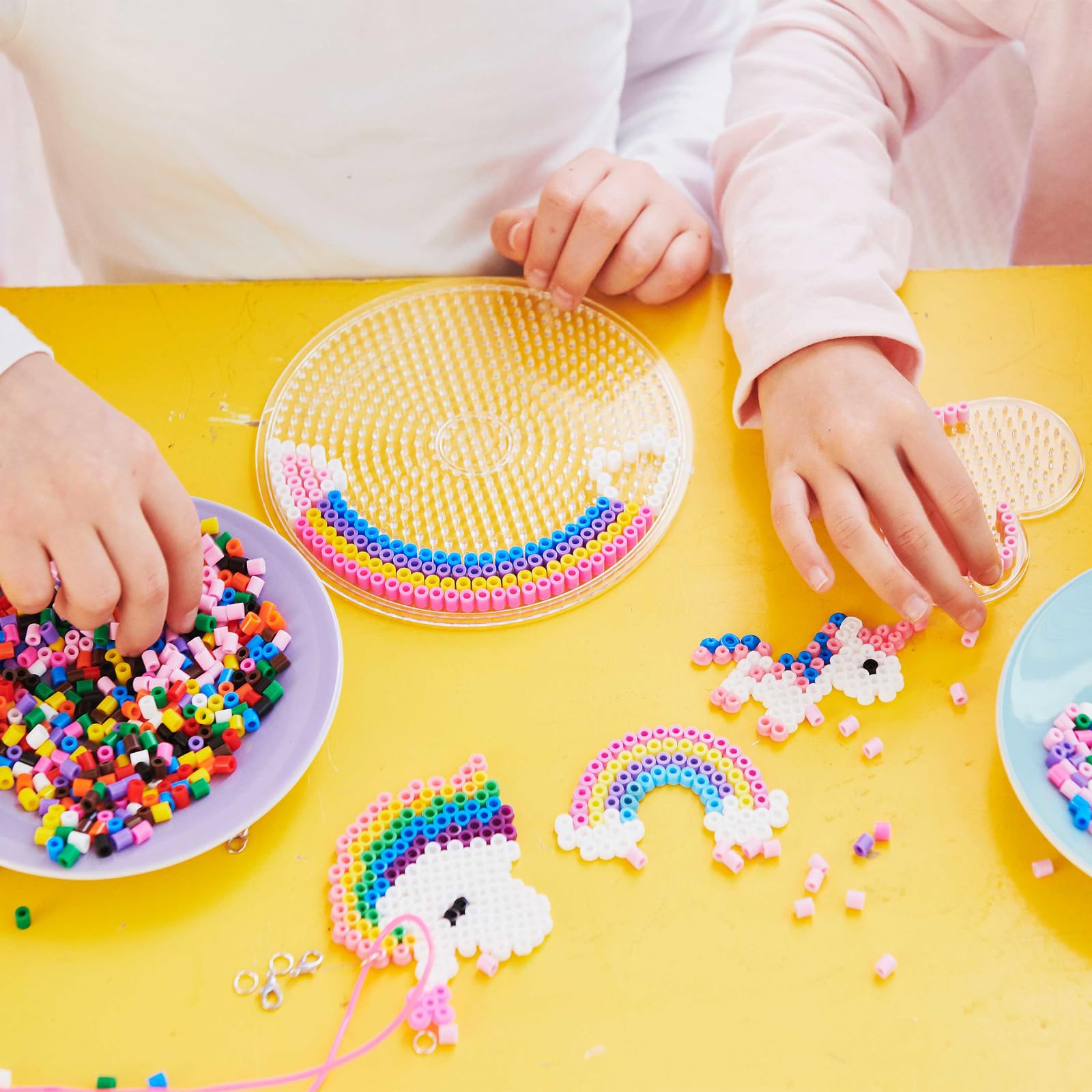 Kit De Perles à Repasser,11000 Perles De 5mm Avec Boîte De Rangement,plaques De Perle à Repasser,pour Enfants DIY De Loisirs Créatifs Et Bijoux,Cadeau D'anniversaire/de Noël Pour Enfants（24 Couleurs）