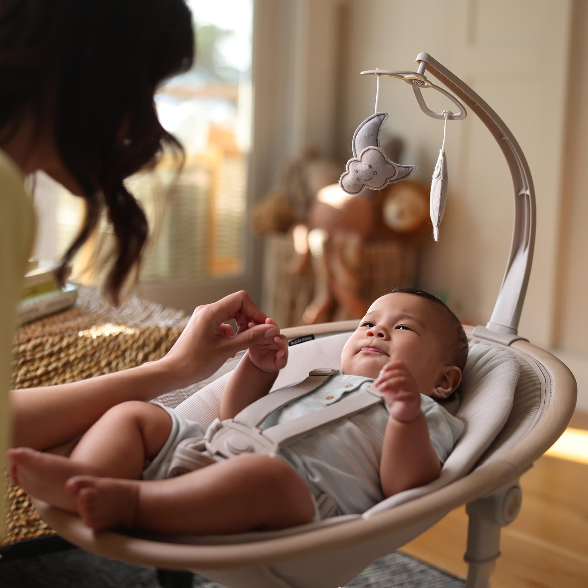 Maxi-Cosi Cassia balancelle bébé électrique, 0-6 mois, 9 kg max, transat bébé, 12 mélodies, rotation 360°, détection mouvement, 5 vitesses de balancement, Classic Beige