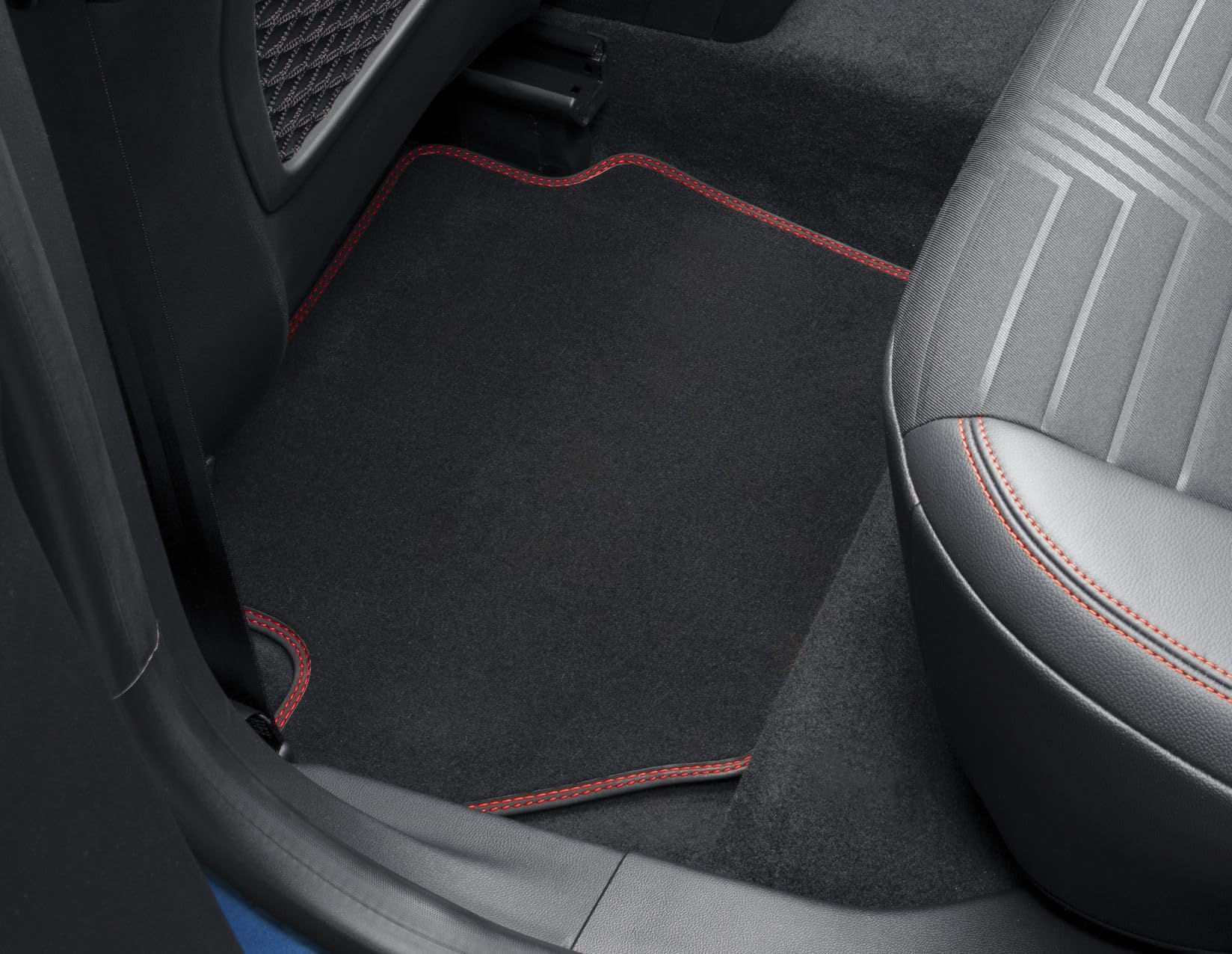 Original Ford Fiesta 2017-Aktuell und Ford Puma 2019-Aktuell Velours-Teppichfußmatten für hinten, schwarz mit roter Naht