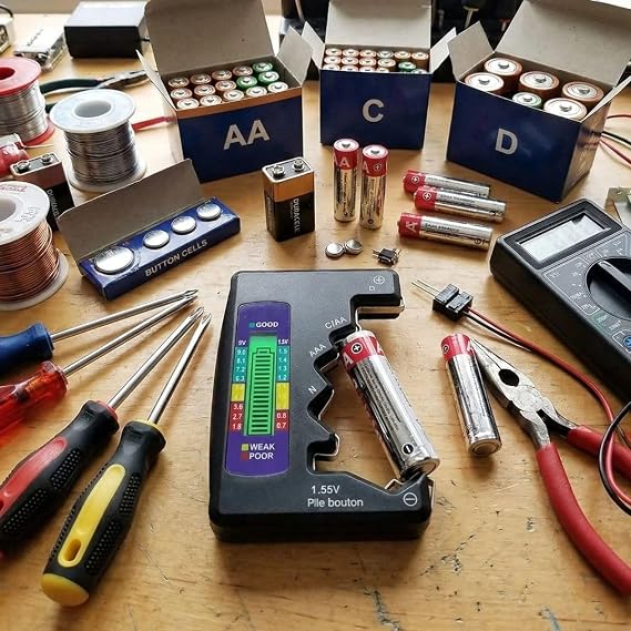 Evrensel Dijital Pil Test Cihazı – AA, AAA, C, D, N, 9V ve Düğme Pil Uyumlu Mini Pil Kapasite & Seviye Ölçer