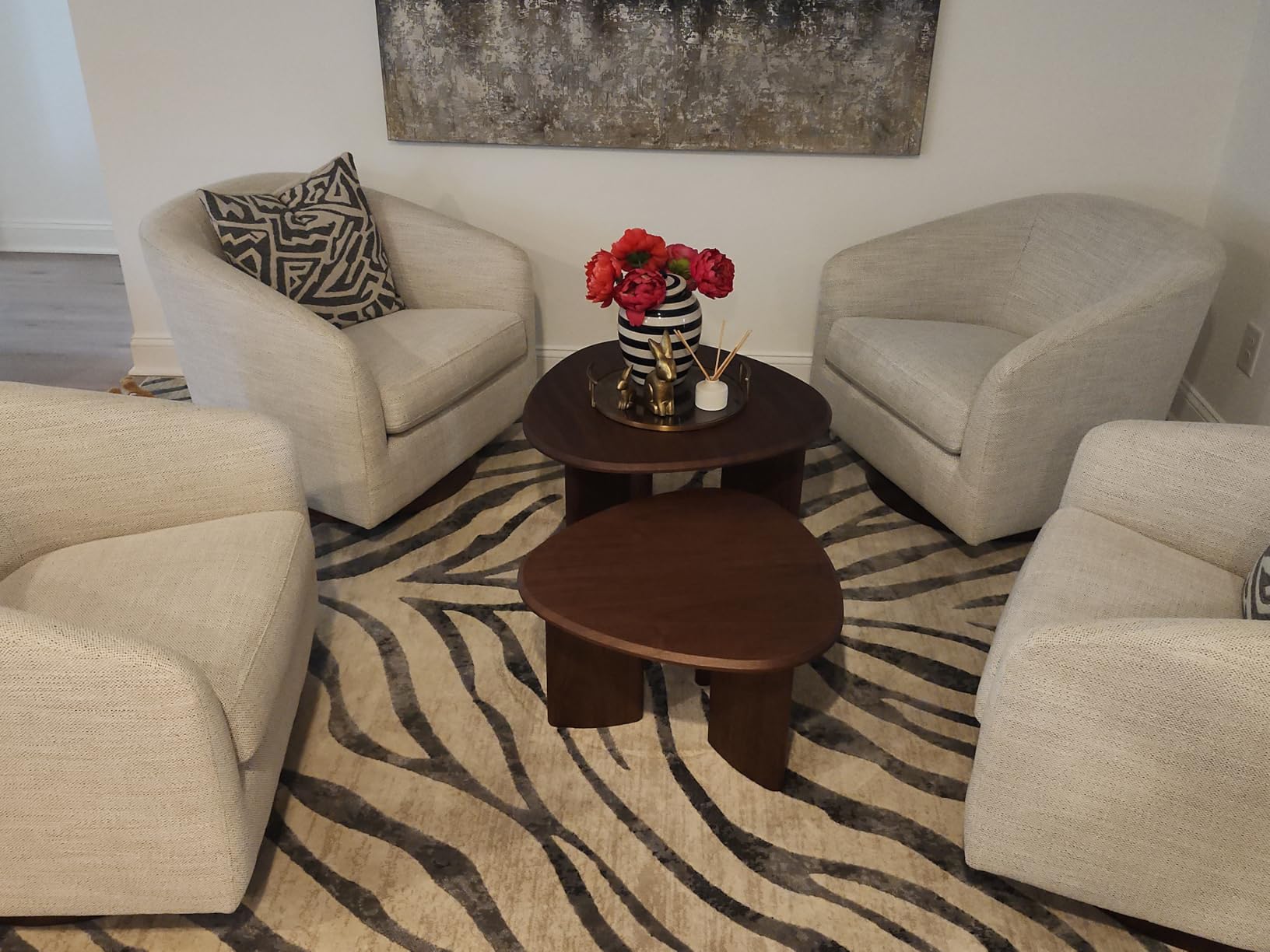 Honyee Walnut Nesting Coffee Table Set of 2 – Modern Space-Saving photo review