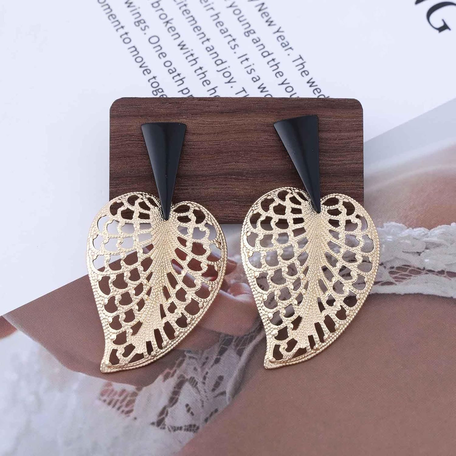Andelaisi Boho Large Leaf Earrings Vintage Monstera Leaf Drop Earrings Exaggerated Leaf Statement Earrings Gold Wire Leaf Dangle Earrings Jewelry for Women - Image 3