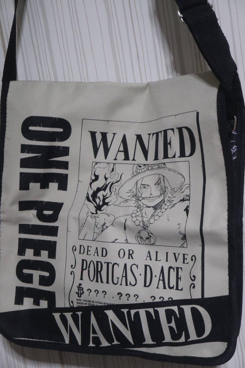 Amazon.co.jp: ONEPIECE ワンピース スクエア ショルダーバック 火拳の