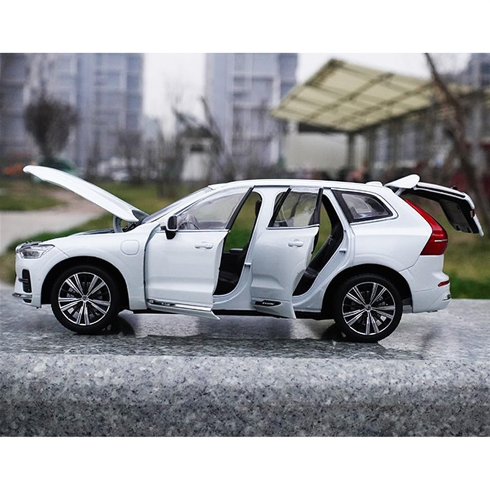 Scale Finished Model Car 1/18 for Volvo XC60 2022 SUV Scale Alloy