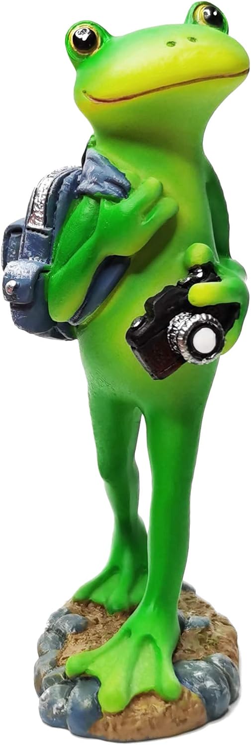 Frog Statue Garden or Room Decor – Mini Traveling Frog Figurine Holding a Camera and Carrying a Denim Backpack – Cute Frog Ornament for Outdoor Yard, Home Shelf, Office Desk