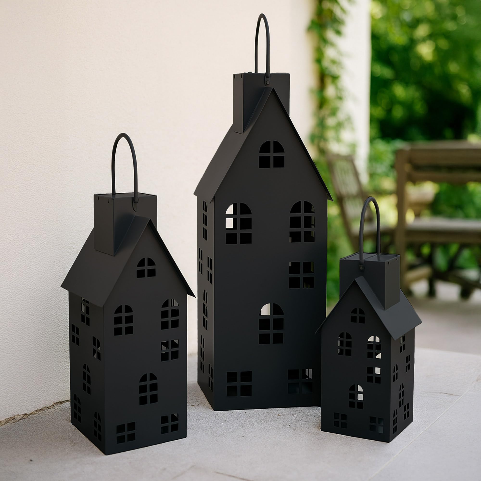 UNUS Laternenhaus in Schwarz, Outdoor Laterne 80 cm groß, Solarlaterne mit LED Licht, für draußen und drinnen, stimmungsvolle Beleuchtung, aus Metall