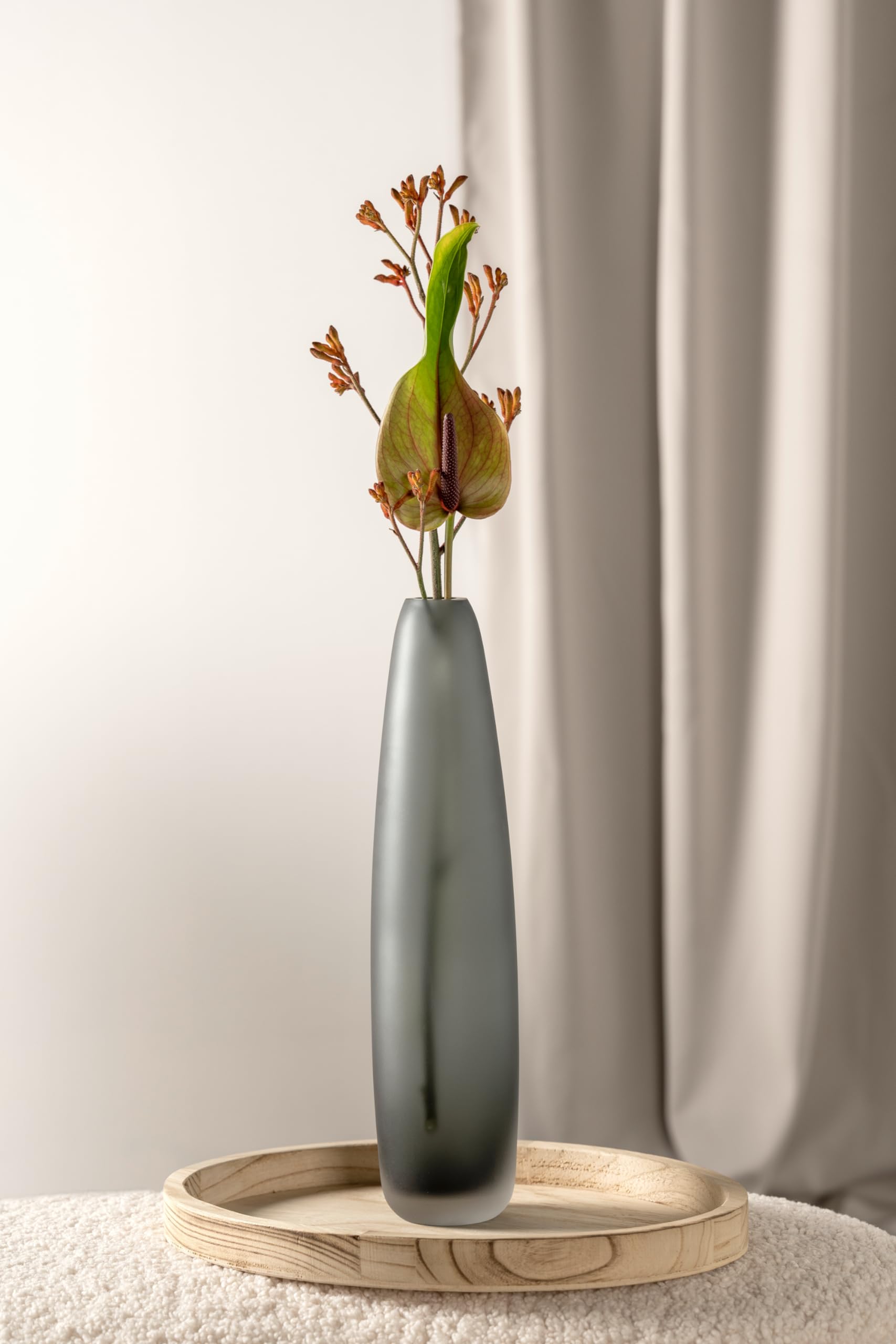Leonardo Bellagio Bodenvase - Hohe und schlanke Vase aus hochwertigem Glas - Handarbeit - Höhe 46 cm, Durchmesser 10 cm - Anthrazit, 036453