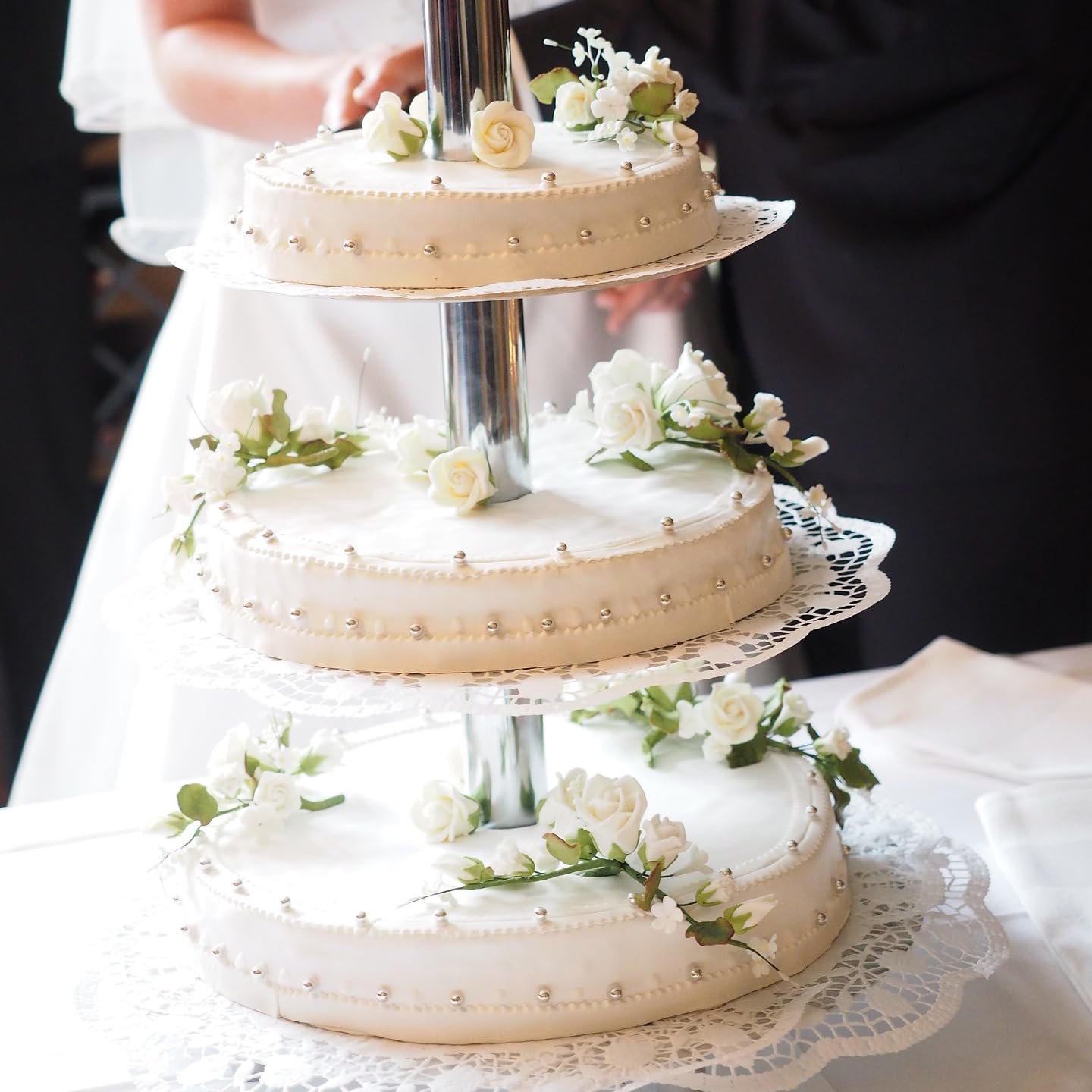 72 Basi Per Torte In Carta COM-FOUR - 3 Misure (21, 26, 30 Cm), Con Decorazione A Pizzo, Per Servire E Decorare - Foto 7