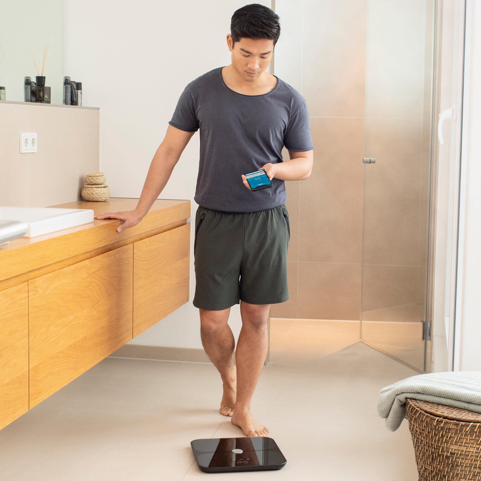 medisana BS 650 báscula de análisis corporal con W-LAN o Bluetooth, báscula personal para medir grasa y agua corporal, masa muscular y peso óseo con app de análisis corporal VitaDock+
