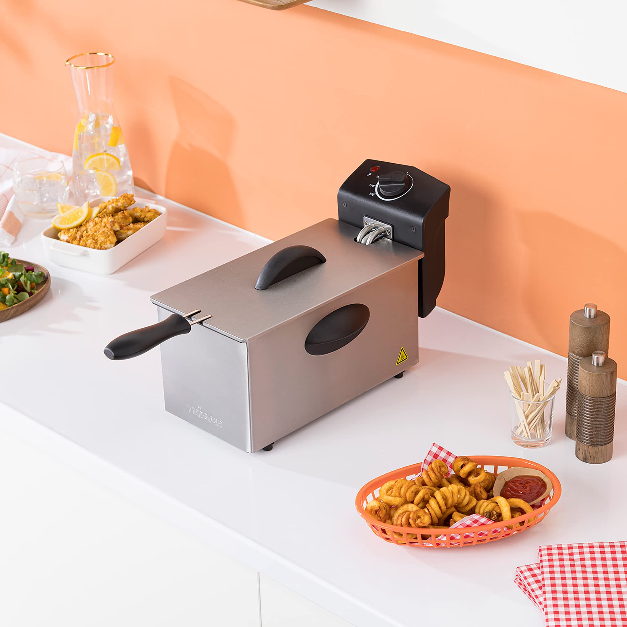 Tristar Friteuse, Capacité de 3L, 2000W, Thermostat Réglable (130-190°C), Protection Contre la Surchauffe, Pièces Lavables au Lave-vaisselle, Facile à Nettoyer, FR-6946