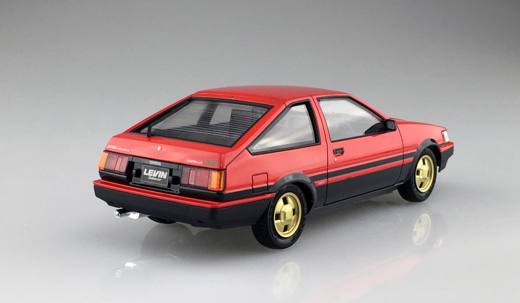 アオシマ1/24塗装済みプラモデル。カローラレビンスプリンタートレノ２台セット キャビン移植テクに注目！アオシマ製プラモ「AE86トレノ」を2