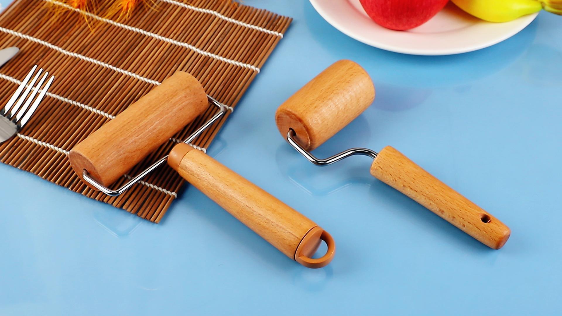 RoxNvm Rouleau a Patisserie, 2 Pièces Rouleau Patisserie Bois avec Coupe Pate, Rouleau à Pâte en bois Convient pour Étaler la Pâte à la Main Pizzas Desserts Peaux de Quenelles (C