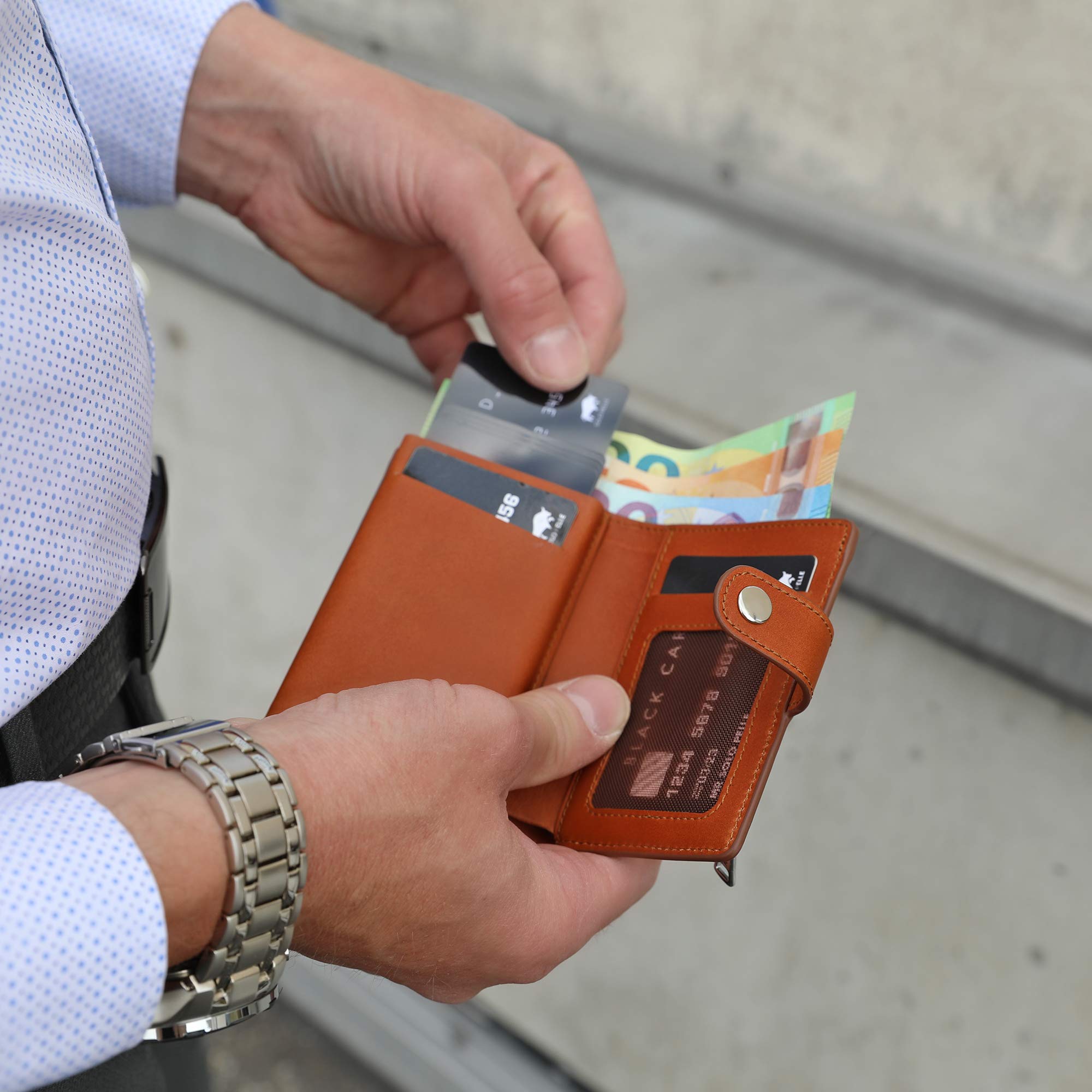 Solo Pelle Leder Geldbörse "Q-Wallet" mit integriertem Kartenetui für 15 Karten + Geldscheine geeignet | Kreditkartenetui mit RFID (Cognac Braun Burned)