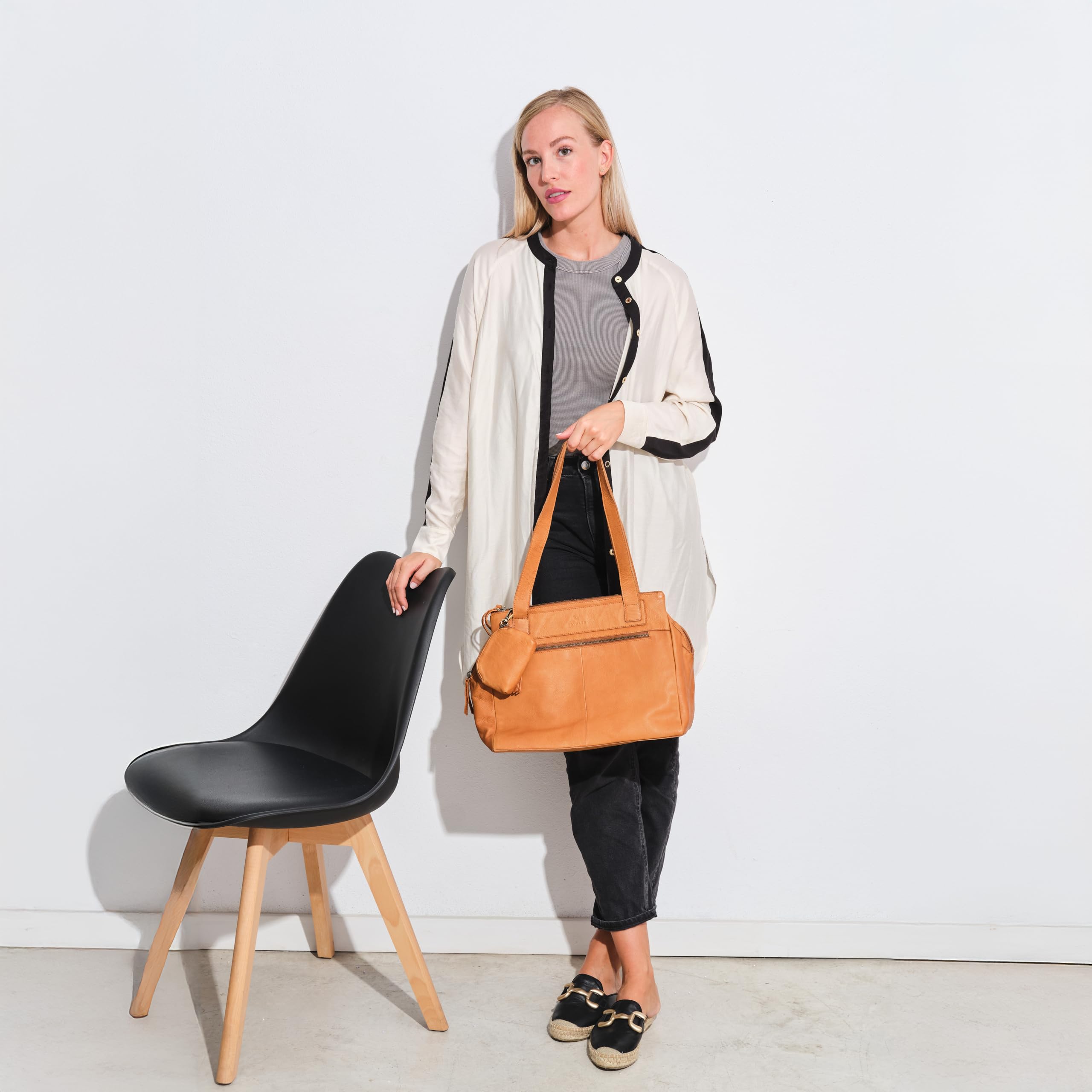 Damen Leder Handtasche mittelgroß Schultertasche Damen mit Fächern | Handgefertigte Leder Handtasche mit mehreren Fächern und Reißverschlüssen. Geräumig, elegant und alltagstauglich.