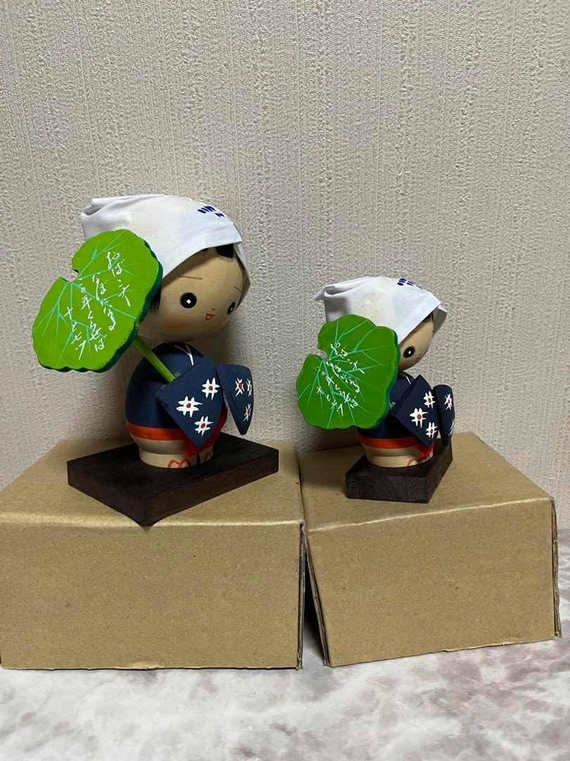 Set of 2 Japanese Wooden Kokeshi Dolls