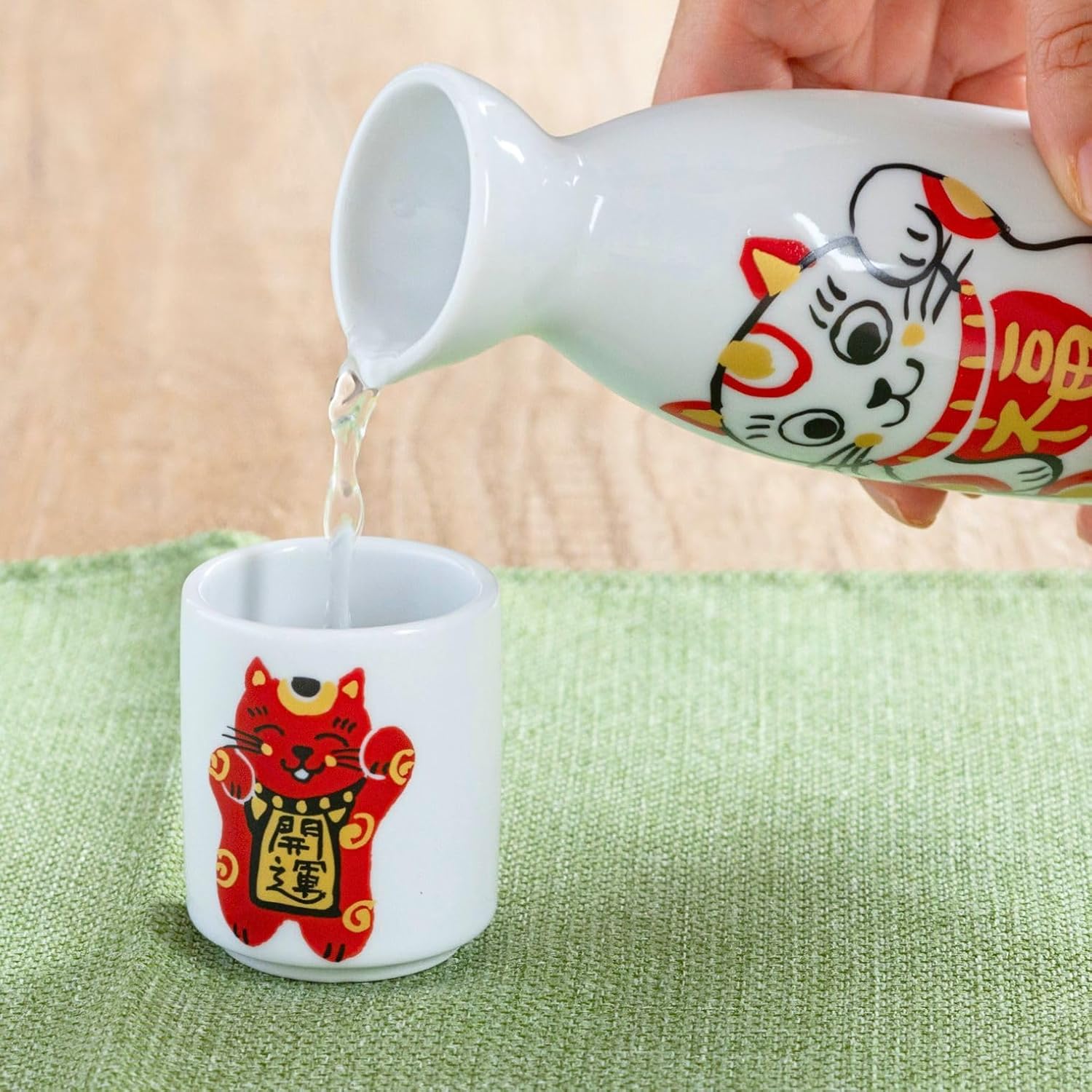 Mino Ceramic Sake Set [Made in Japan/ 4 Sake Cups and 1 Sake Carafe]: Featuring Beckoning Cat (Maneki-Neko) in Gift Box