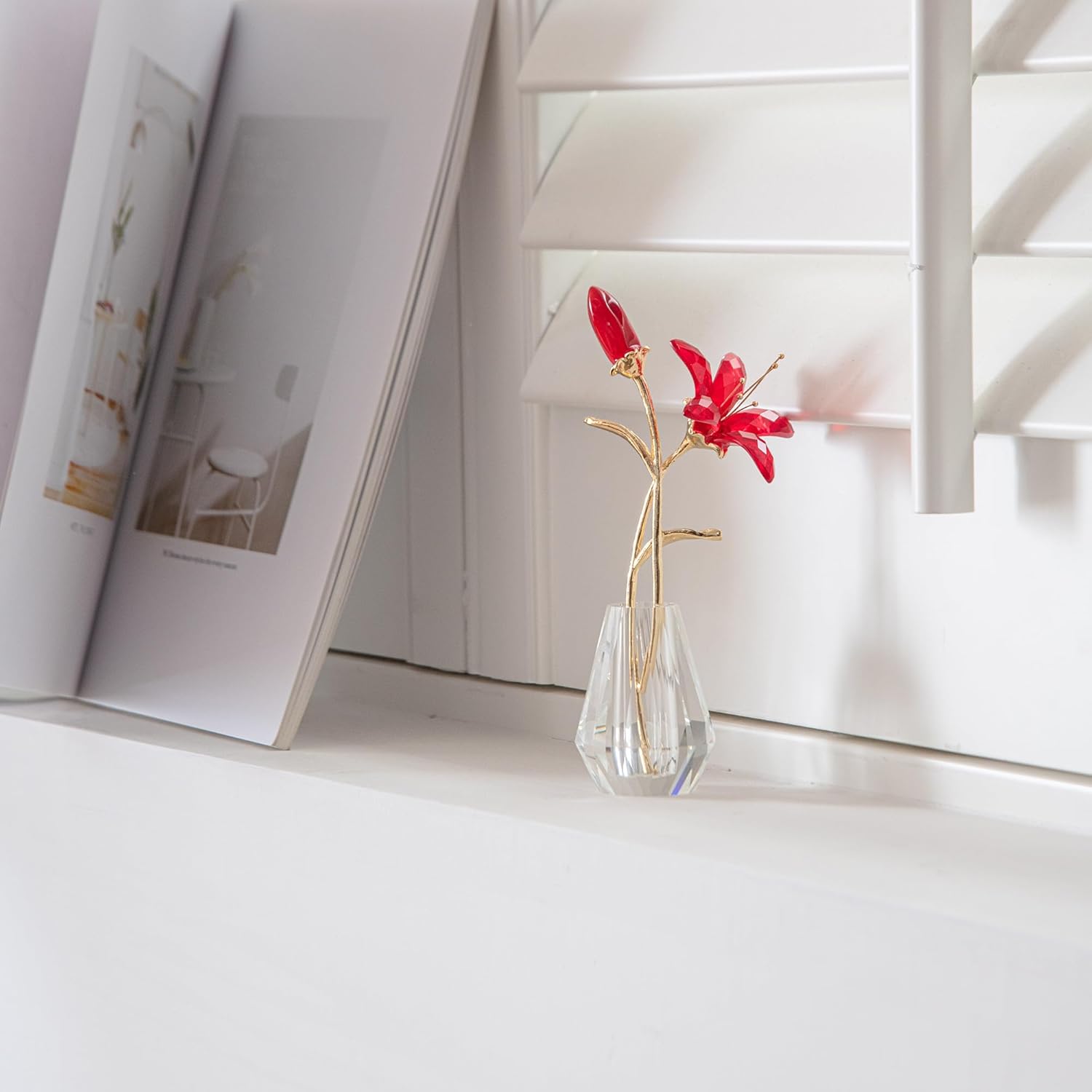 Crystal Lily Artificial Flower Decor Figurine with Vase,Crystal Vase for Flower ，Sunshine Catcher, Home Decor Ornament，Suitable for Bedroom and Living Room Decoration（red-with Gift Box）