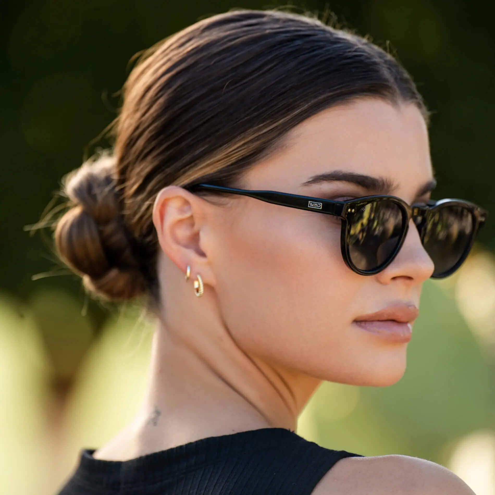 WearMe Pro Polarisierte klassische runde Retro-Sonnenbrille für Damen (Schwarz/Rauchglas)