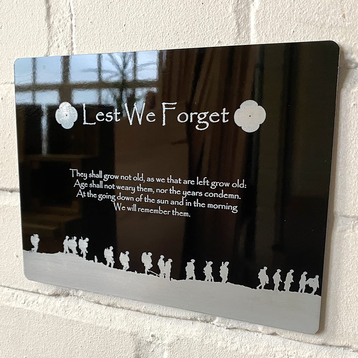 ShopQuality4U A4 Military Poppy Lest We Forget on White Metal Aluminium Plaque Personalised Metal Signs, Custom Design, Flanders fields/Personalised to Remembrance, Custom Gift