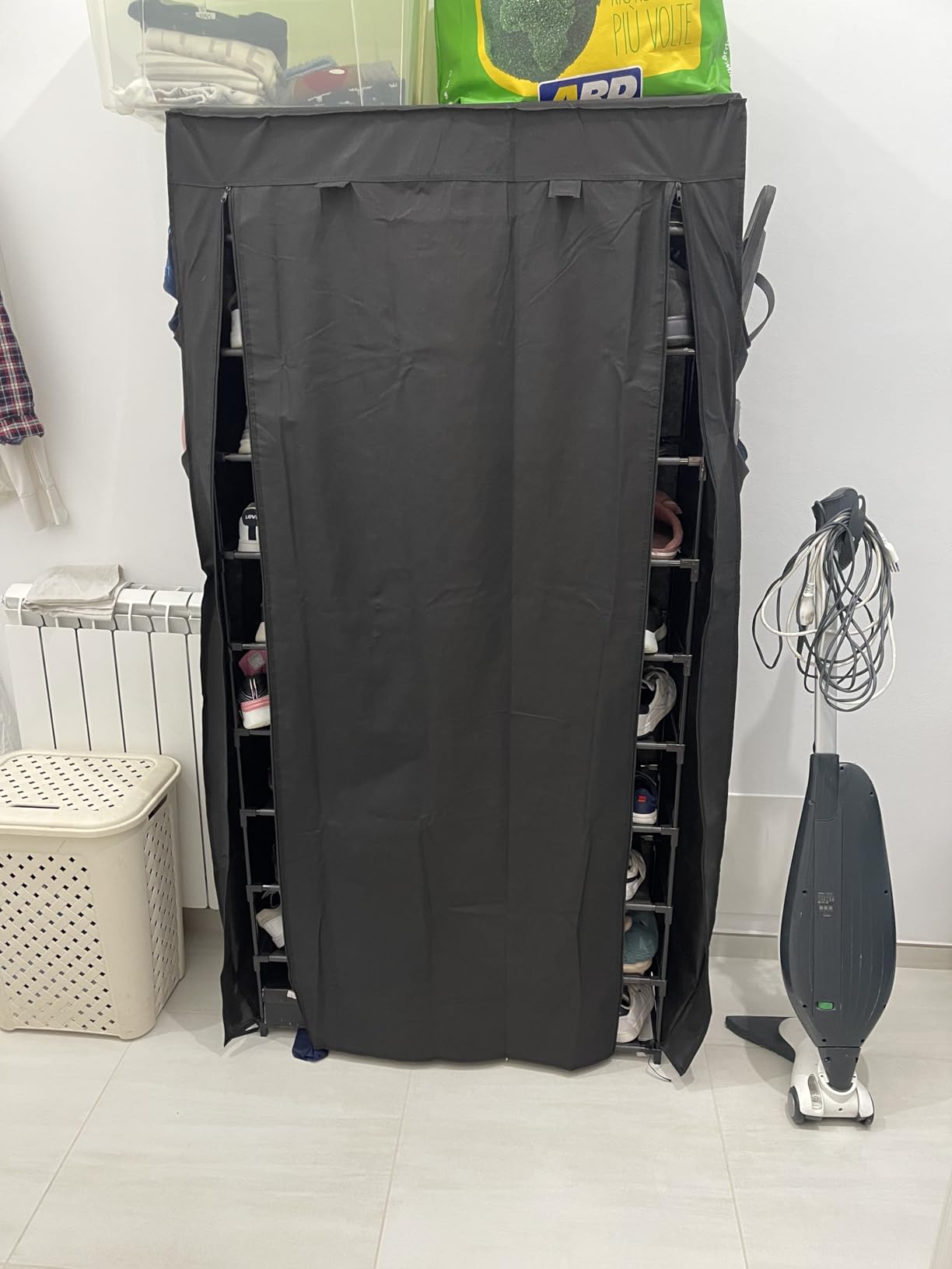 Scarpiera Salvaspazio In Tessuto Con 9 Ripiani E Struttura In Acciaio - 88x28x160 Cm - Copertura Antipolvere Con Antine Arrotolabili - 2