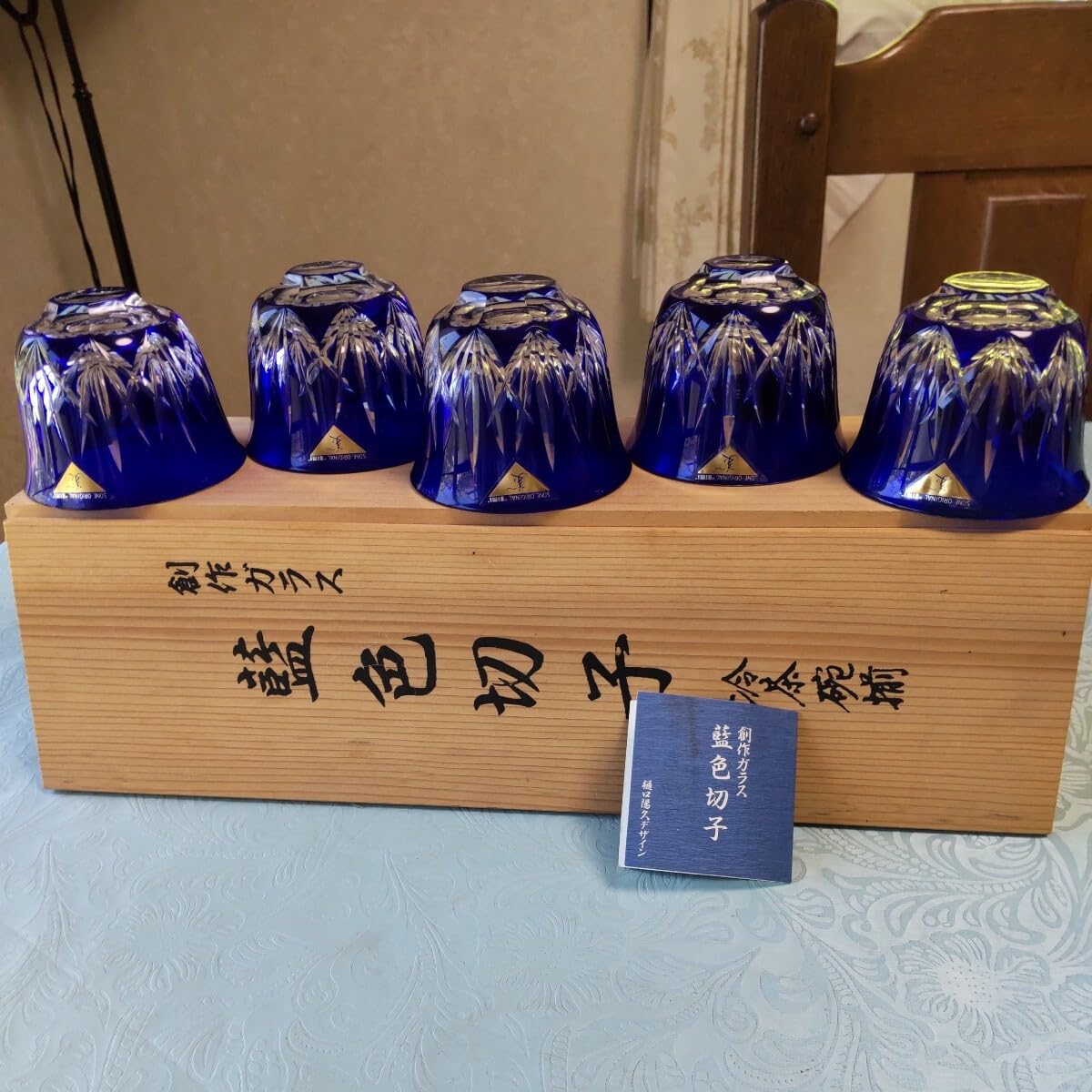 新作入荷，爆買い ○クリスタル 藍切子 冷茶5客組 木箱入 未
