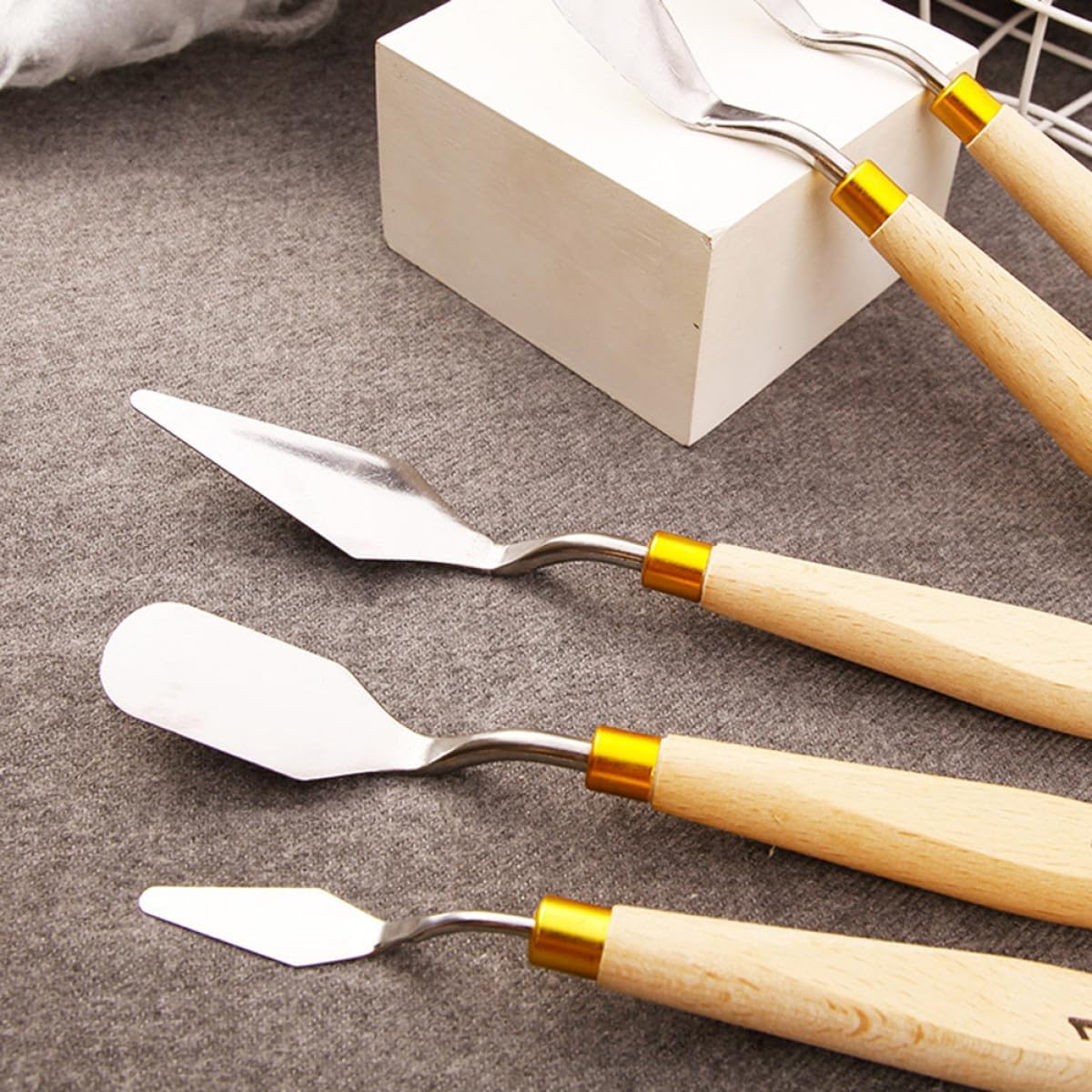 5pcs Stainless Steel Palette Knives with Wood Handles for Oil Painting Artists, Metal Painting Spatulas for Mixing and Applying Paint on Canvas