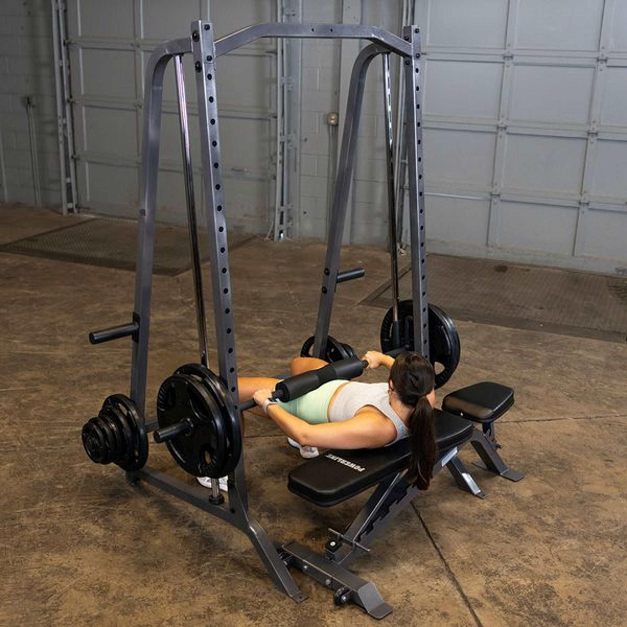 Body-Solid PSM200 Smith Machine pour Salle de Sport à Domicile – Équipement d'entraînement en Force avec loquets de sécurité, Cage de Squat, Demi-Rack et Rangement de plaques de Poids