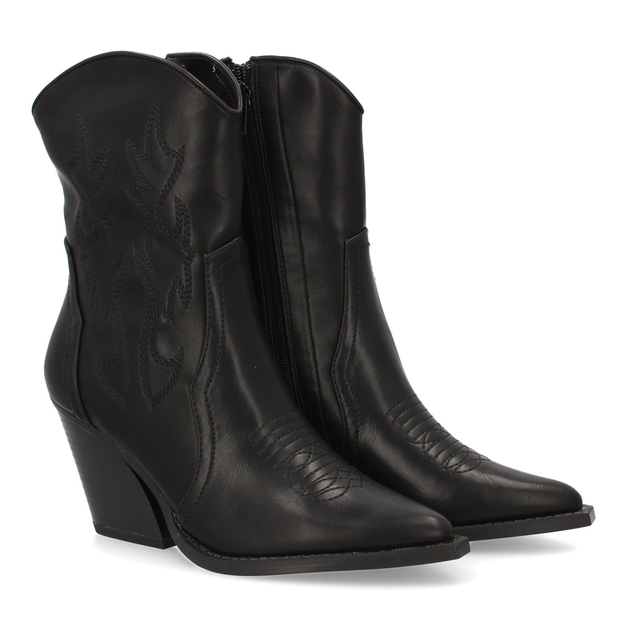 Botin Campero con Tacon, Comodos, Diseno con Bordado en Cana y Empeine y Cierre de Cremallera. Otono Invierno.