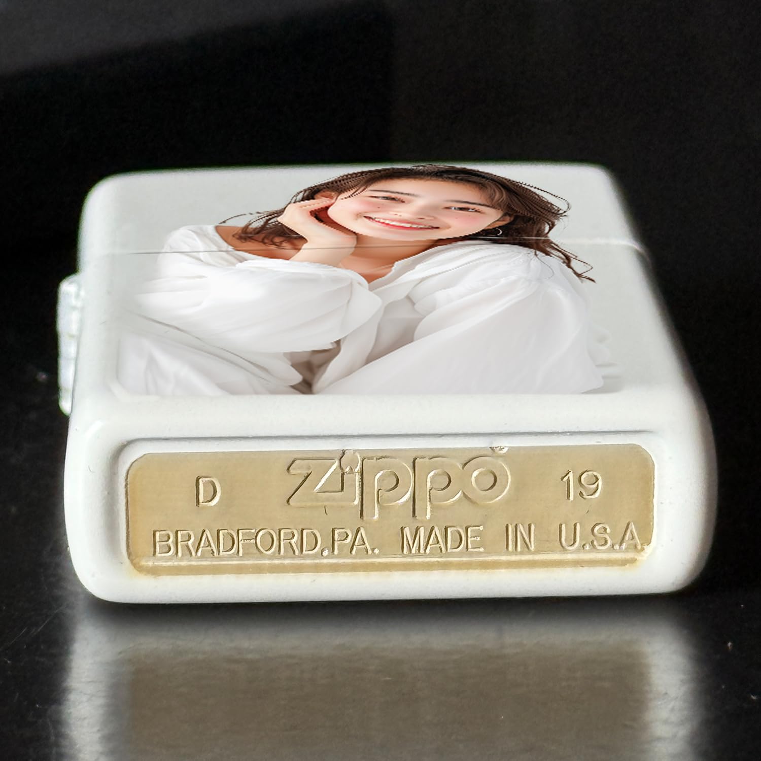 Contento | Zippo Feuerzeug Weiß | Wunschmotiv mit UV-Druck | Personalisiertes Sturmfeuerzeug | Geschenkidee für Frauen und Männer, Sammler, Vatertagsgeschenk für Deinen Freund