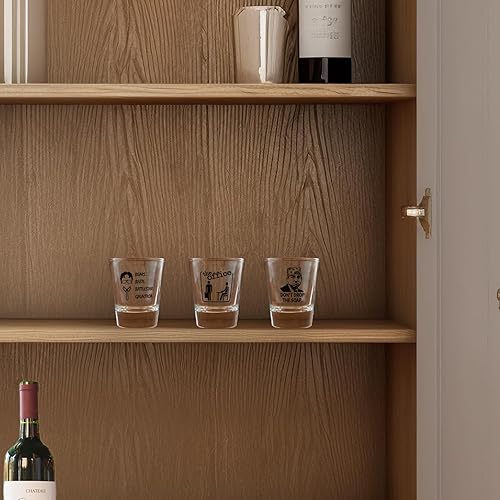 Miniatura 7 de Juego de 6 vasos de chupito de mercancía de The Office, vasos de chupito transparentes de 1.5 onzas con base pesada, regalos divertidos para