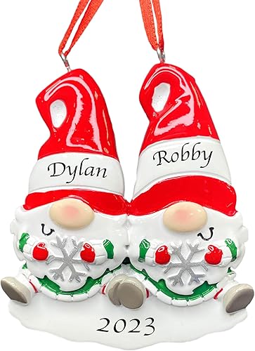 Adorno personalizado de Our First Christmas Together 2023 Decoración personalizada para árbol de Navidad de pareja de gnomos Recuerdo de familia