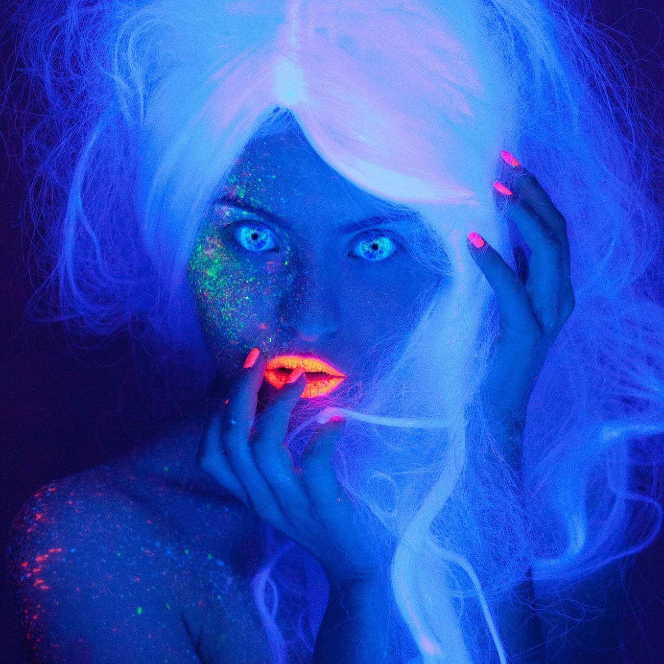 Lentillas de color azul UV Ice Blue 1 par. Cómodas y perfectas para carnaval de Halloween, cosplay de anime, blandas, sin dioptrías + recipiente de lentillas, sin graduación