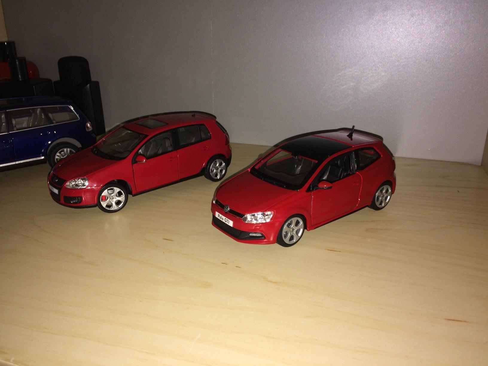 Coche A Escala 1:24 Maisto (modelo Aleatorio) - Puertas Y Volante Funcionales