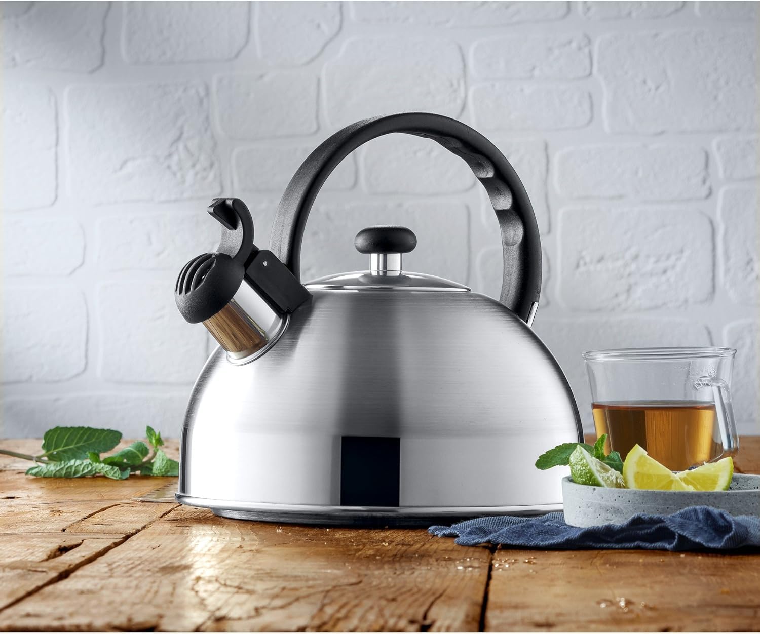 WMF Orbit Flötenkessel 1,5l, Pfeifenkessel mit Flöte, Teekessel, Wasserkessel Induktion, Cromargan Edelstahl, Induktion, Pfeifkessel