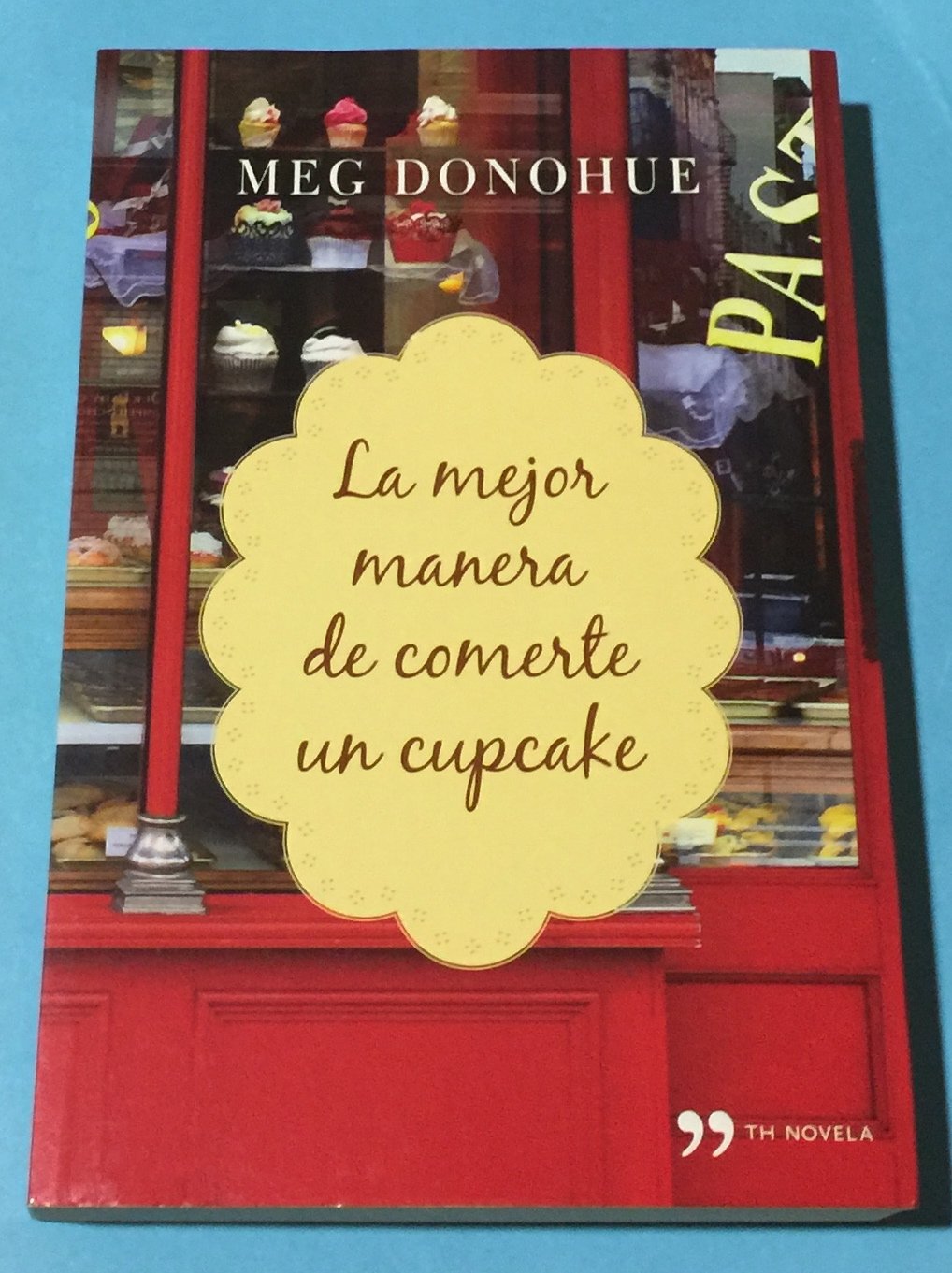 La mejor manera de comerte un cupcake