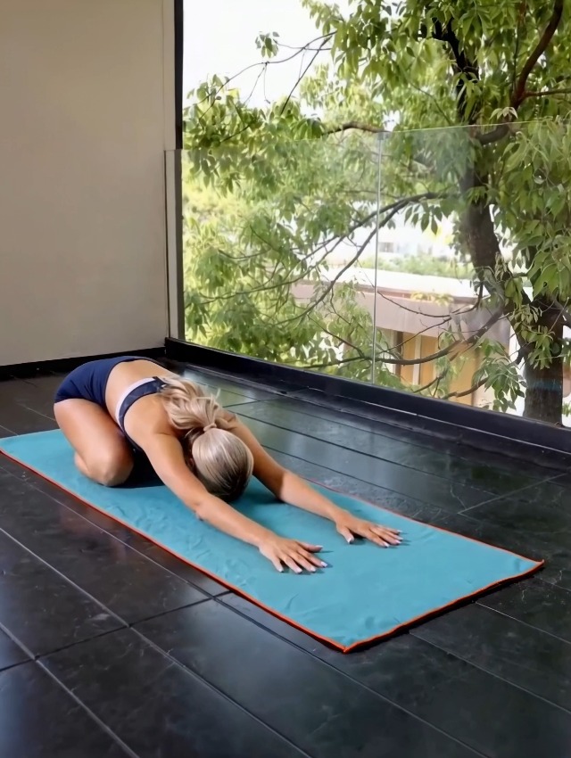 Amazon.com: Eunzel Yoga Towel,Hot Yoga Mat Towel with Grip Dots