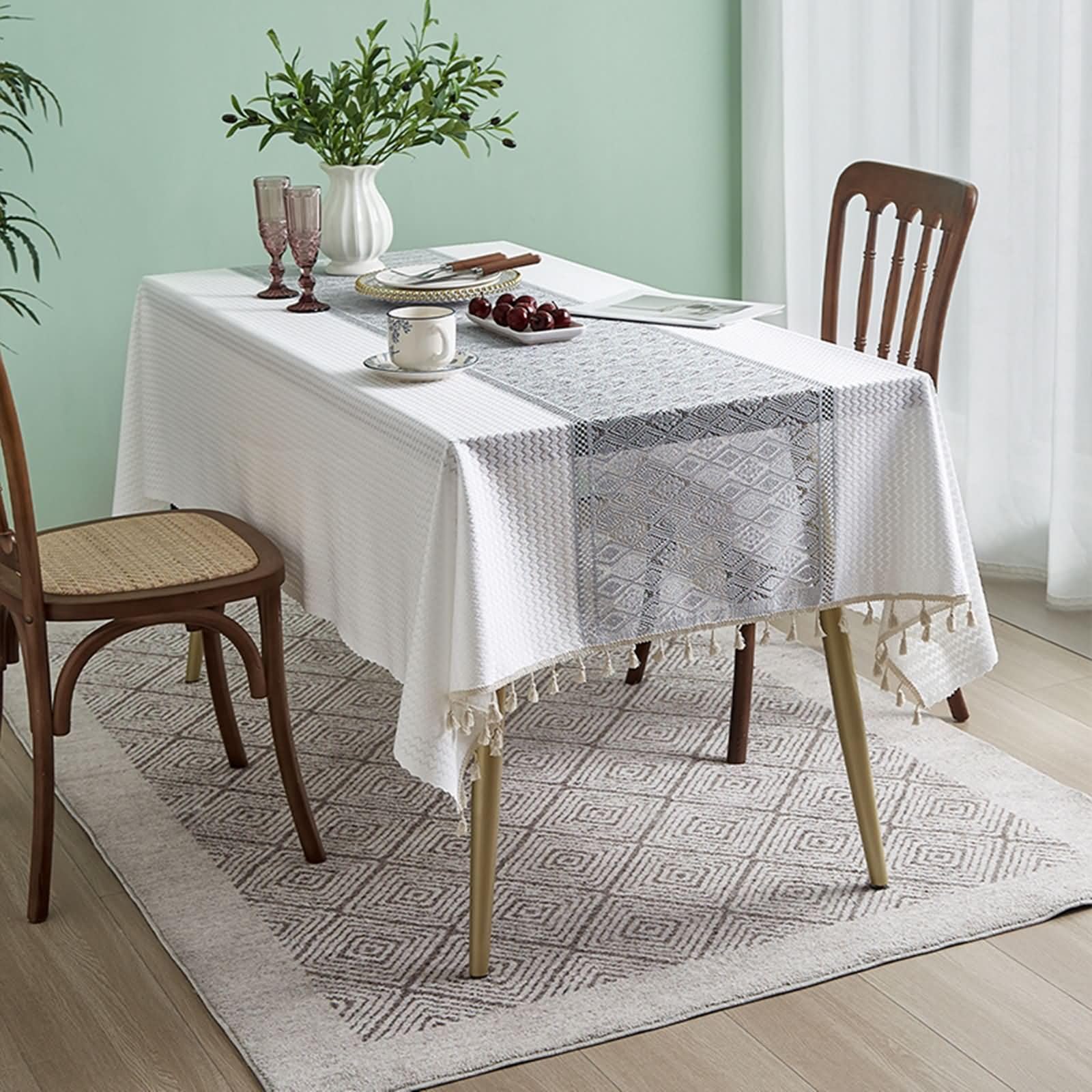 Nappe dentelle grise pour sublimer une table terne facilement