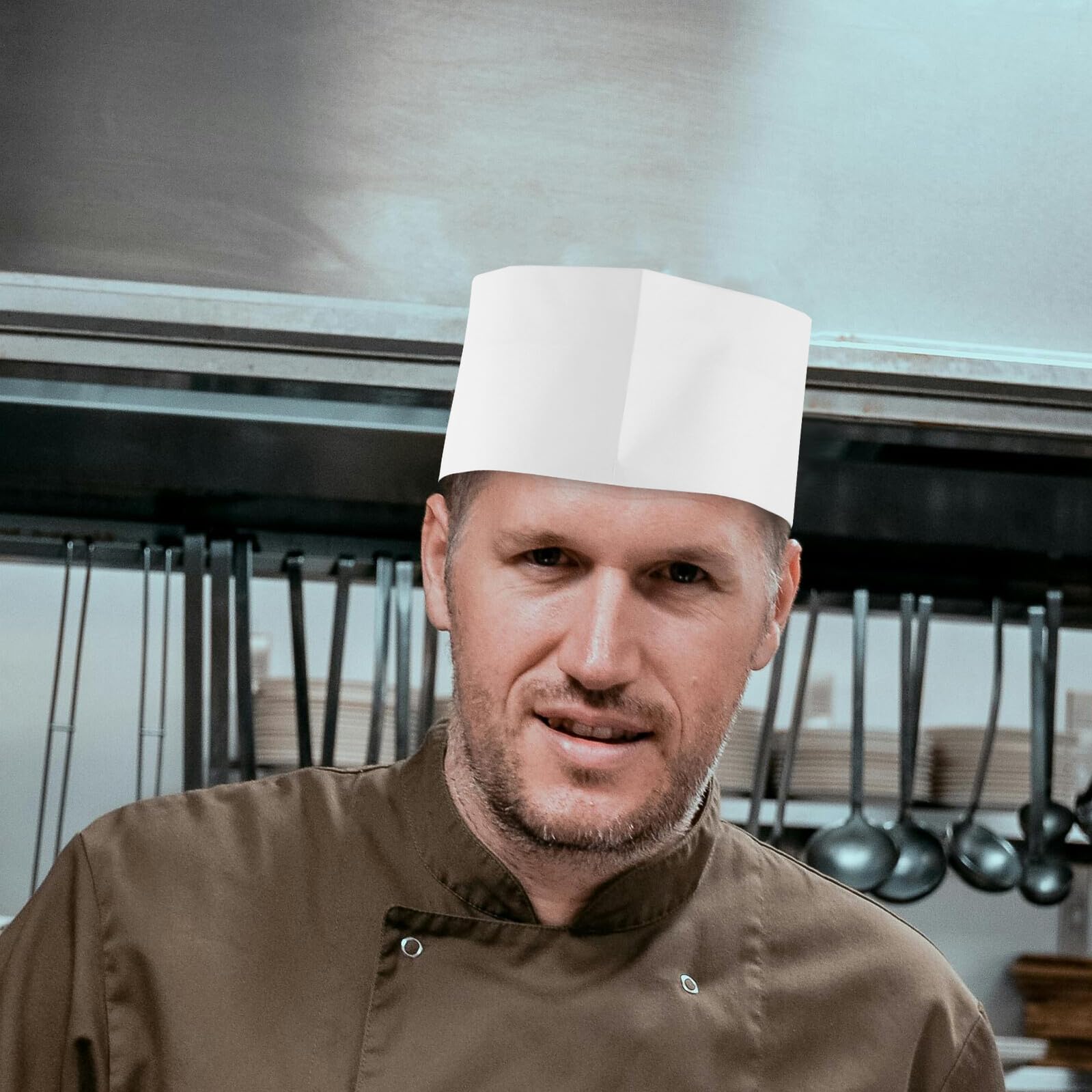 FOMIYES 60 Stück Einweg Kochmützen Papier Hygienische Küchenmützen für Restaurant Bäckerei Sushi Bar und Partys Atmungsaktiv Sauber Praktisch für Koch und Backanwendungen