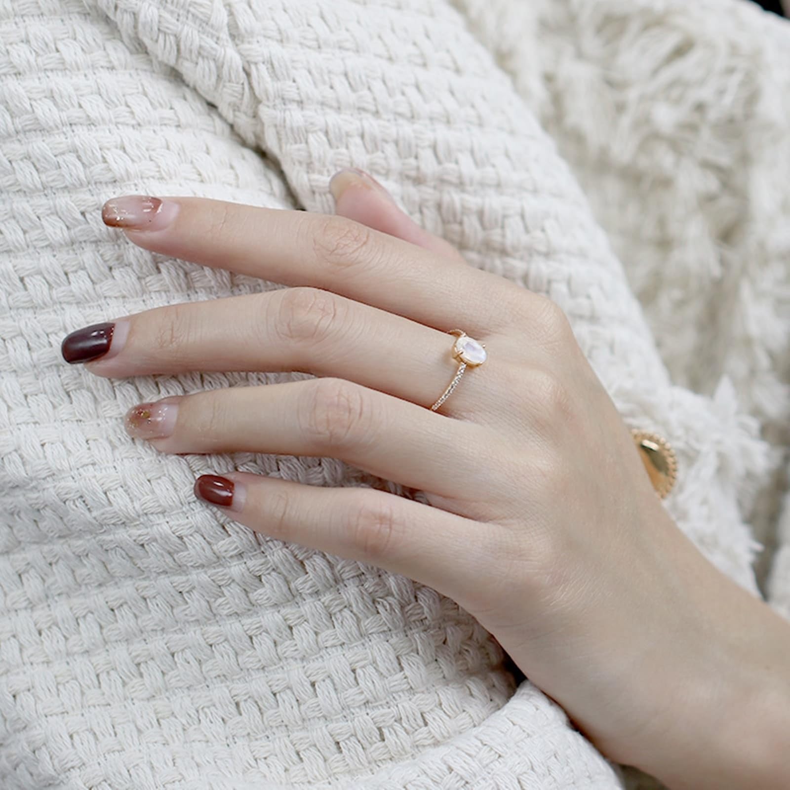 Au 375/585/750 Bague de mariage en or jaune avec pierre de lune ovale, forme semi-éternelle