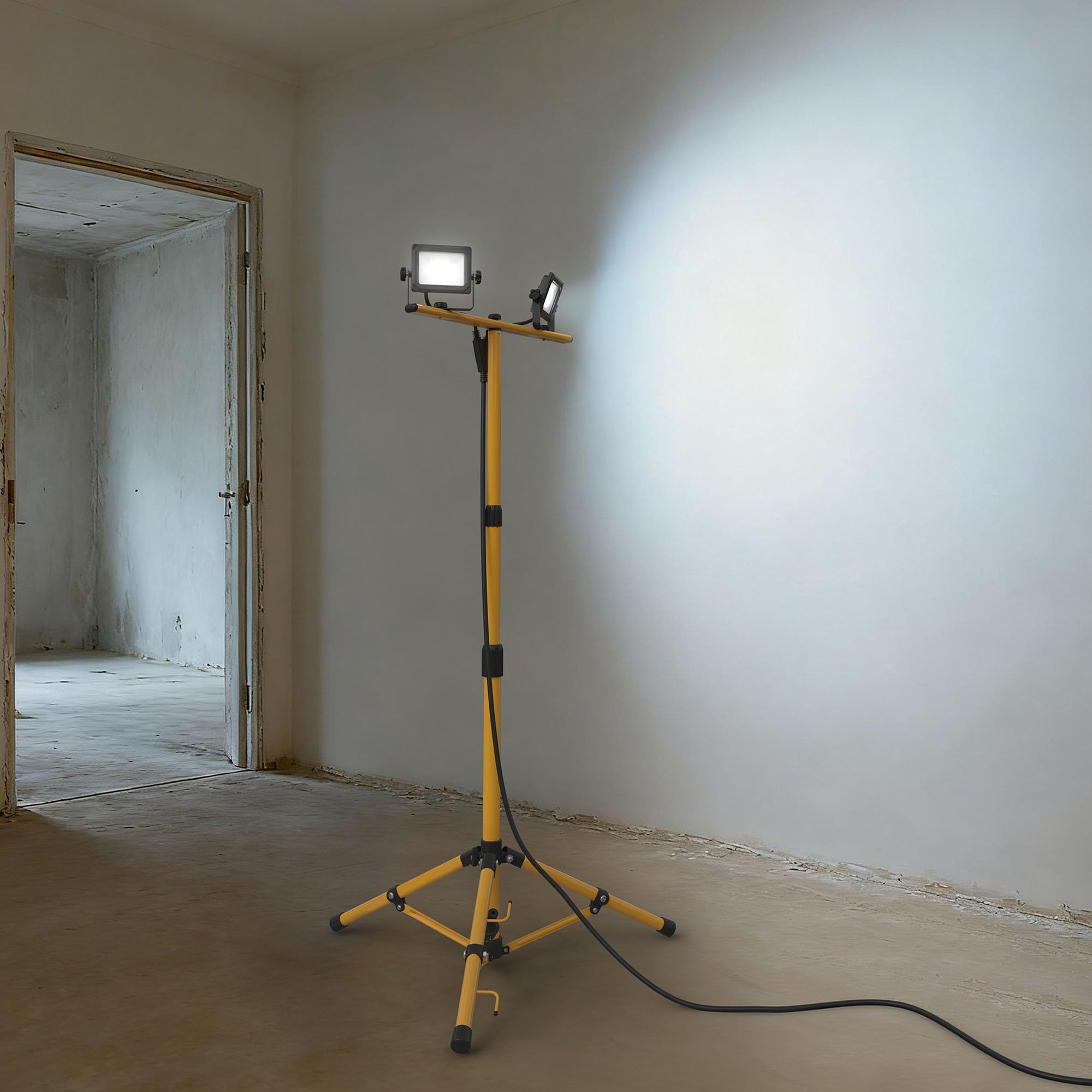 Ledvion - Faro LED su Treppiede 2x20W, 4000 Lumen, 6500K Luce Giorno, Impermeabile IP65, Lampada da Lavoro Doppia Regolabile per Interni ed Esterni, Lampada da Cantiere, Orientabile, Portatile