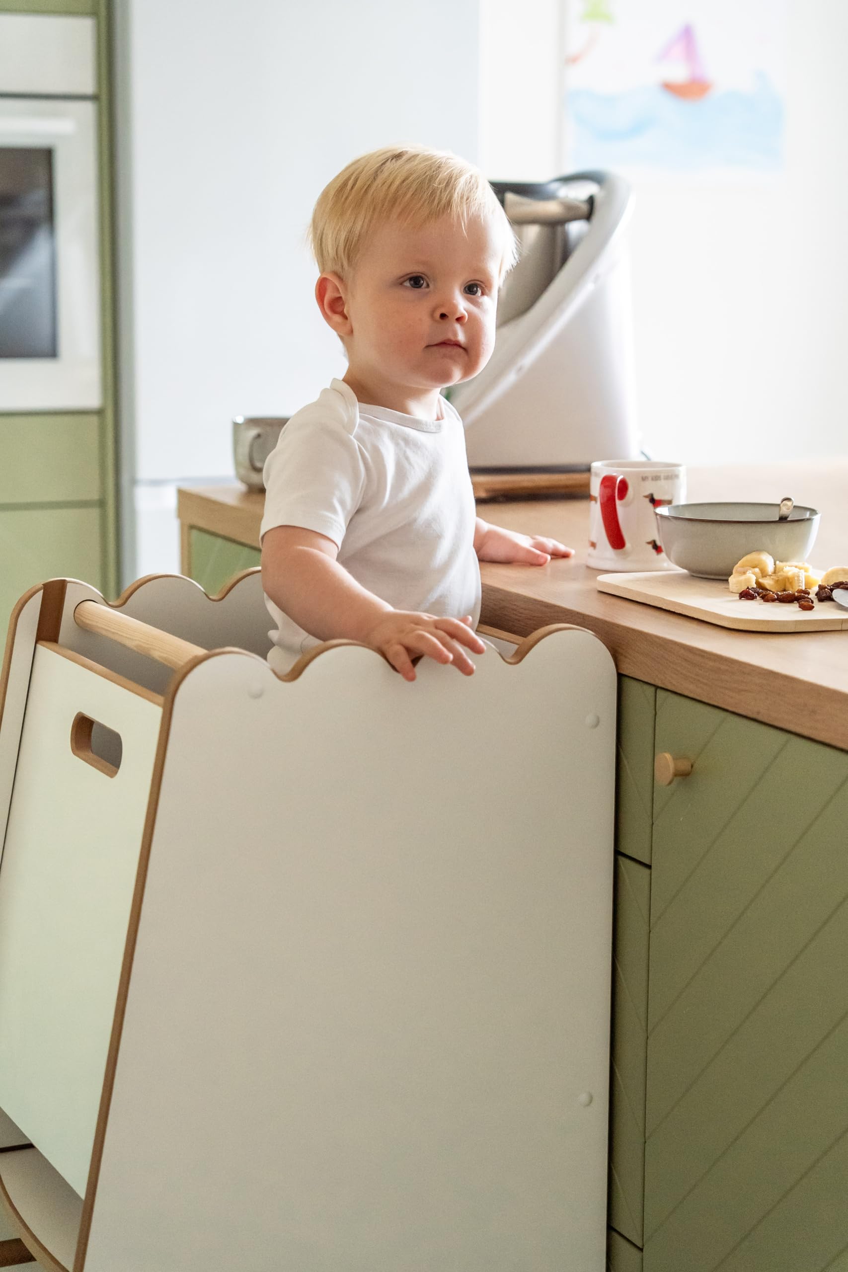 Bubble nie Lernturm mit Rüschen für Kinder – Montessori Kitchen Helper, sicherer Küchenturm, stabil & höhenverstellbar, Holz, ab 1 Jahr