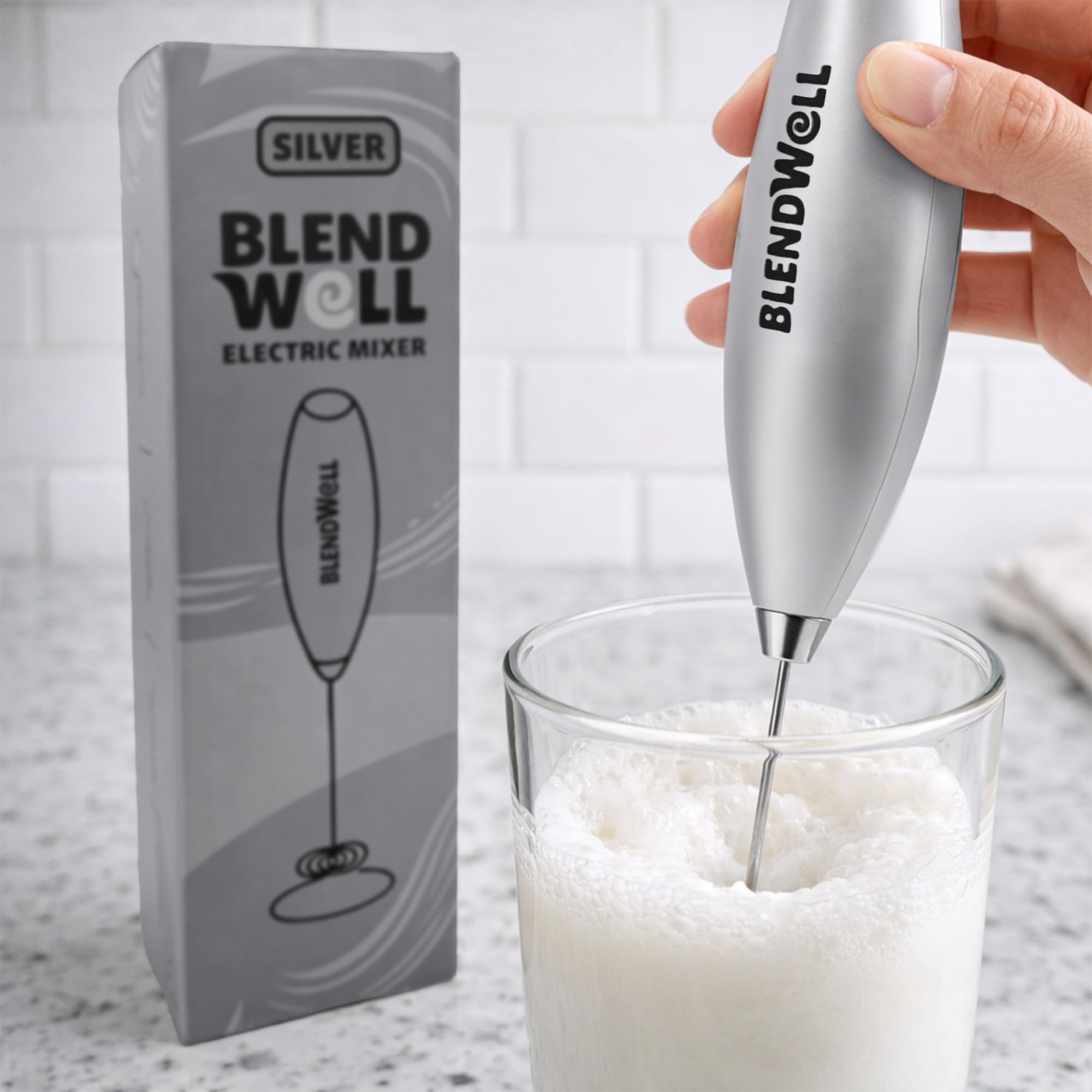 BlendWell Elektrischer Milchaufschäumer für Matcha und Kaffee, Handheld Batteriebetriebener Getränkemischer mit Ständer, Edelstahl-Schneebesen, Silber