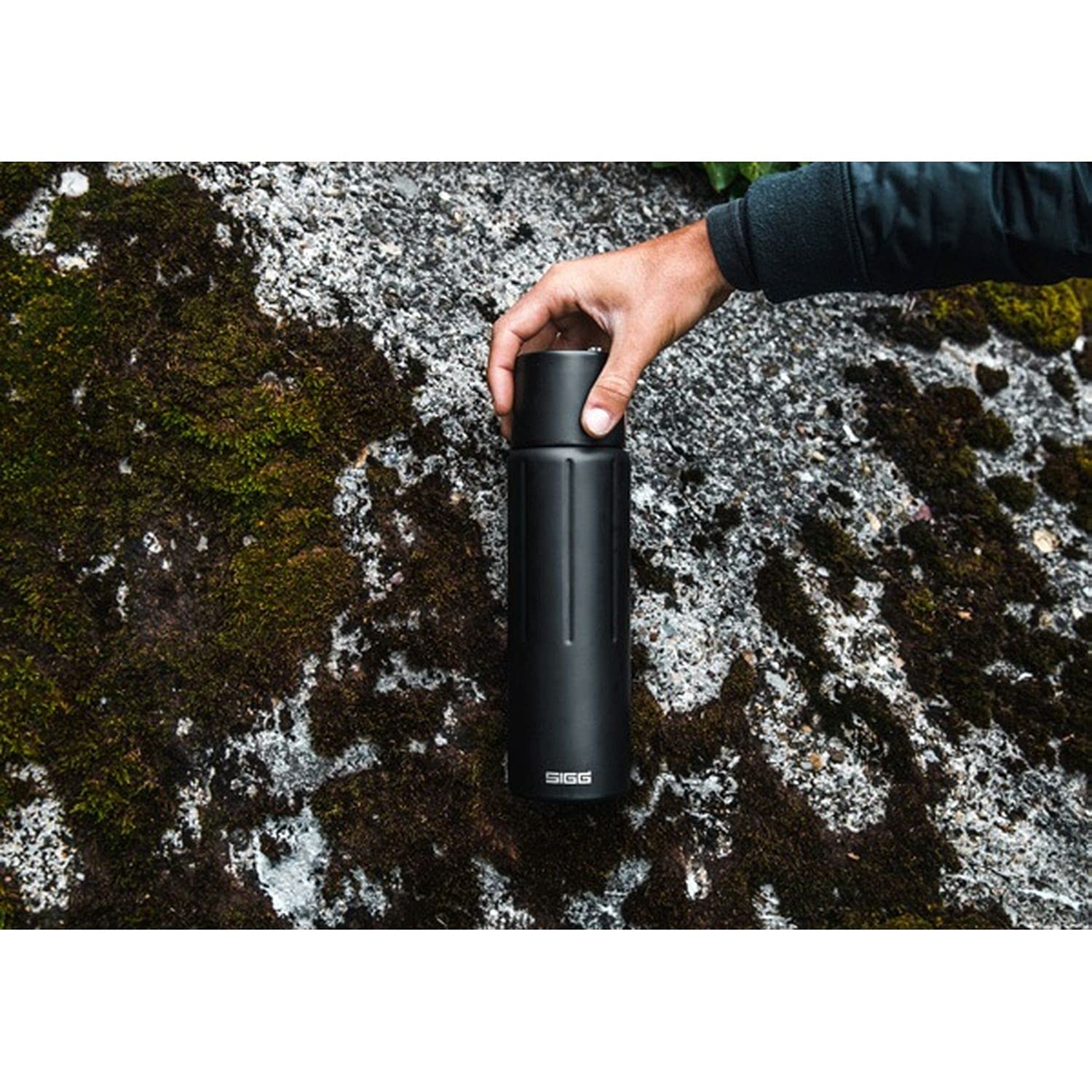 Supreme SIGG vacuum 真空断熱 0.75 ブラック 水筒 新品 Supreme SIGG vacuum 真空断熱 0.75 ブラック 水筒 新品
