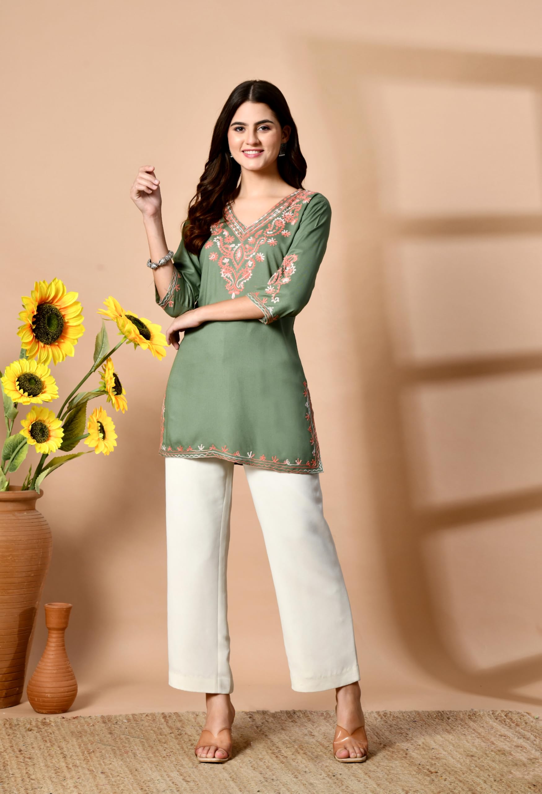 LIBOZA Top da donna ricamato Kashmir tunica top corto kurti su jeans, scollo a V, maniche a 3/4, motivo floreale