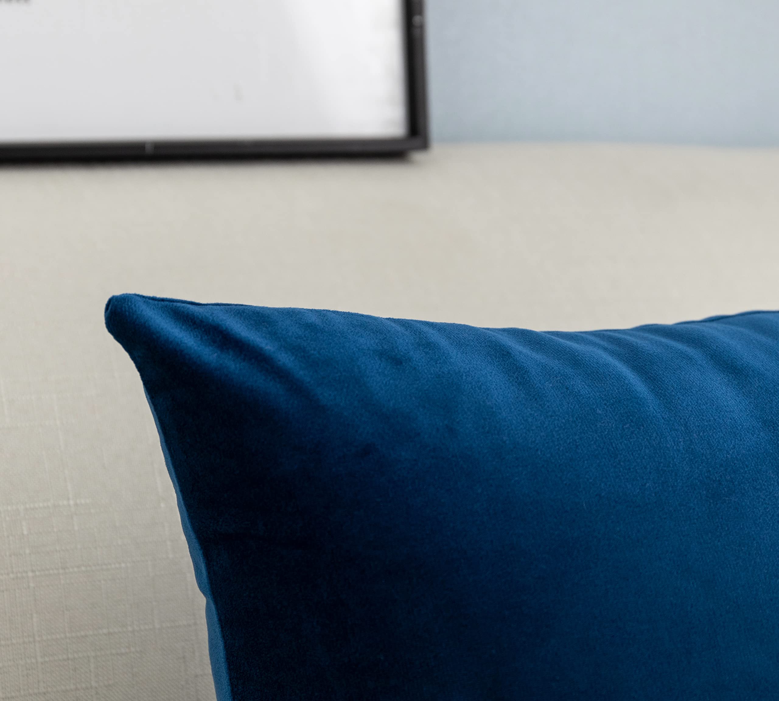 Sugarchic Federe Cuscino Quadrate In Velluto Con Pompon E Cerniera - Morbide E Lussee, Cuscini Decorativi Per Divano E Camera Da Letto, 45x45 Cm, Blu Pavone - 4
