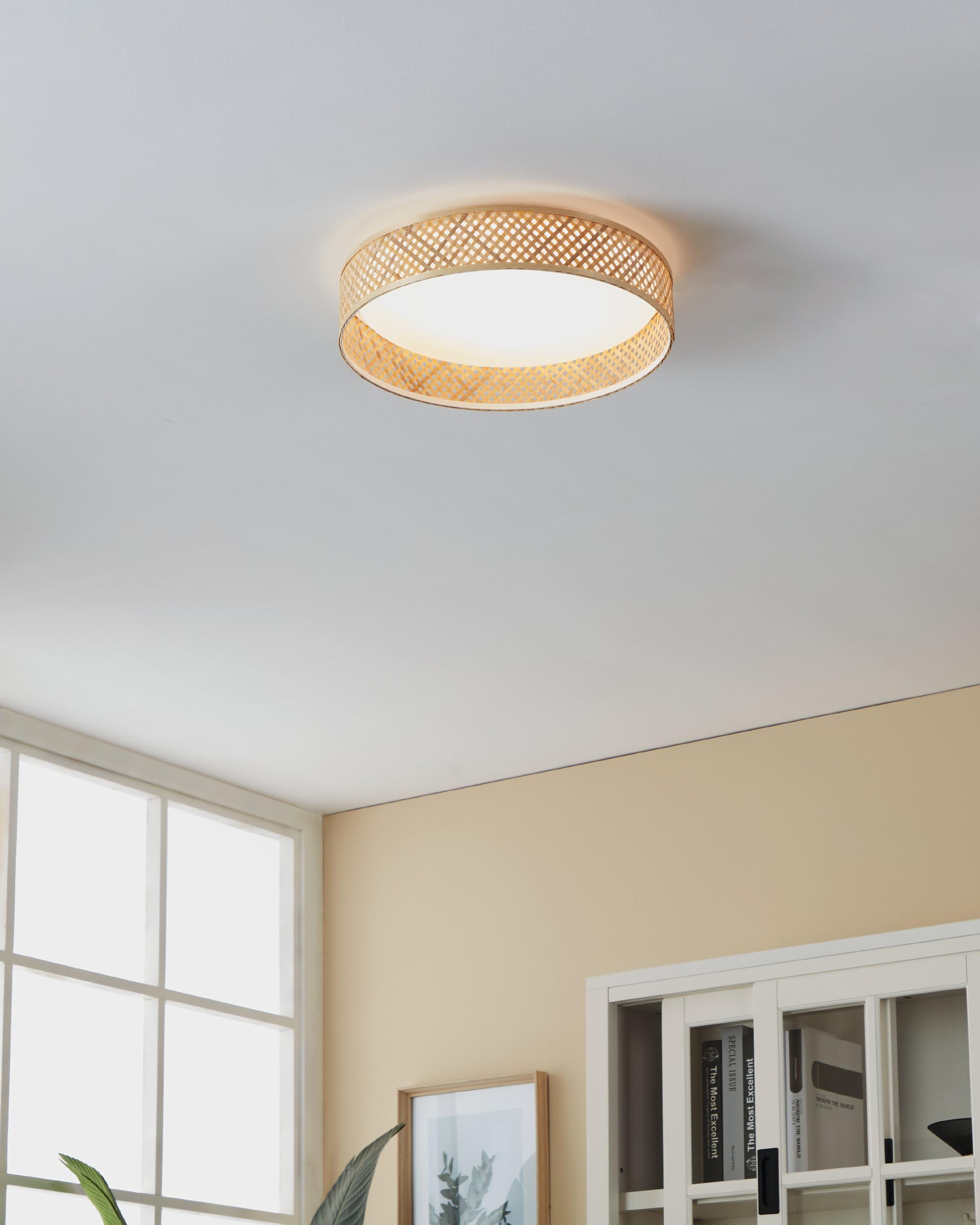 Eglo Luppineria lámpara de techo, luminaria con pantalla de bambú | iluminador de salón bohemio de madera natural y plástico en blanco, candil de madera, blanco cálido